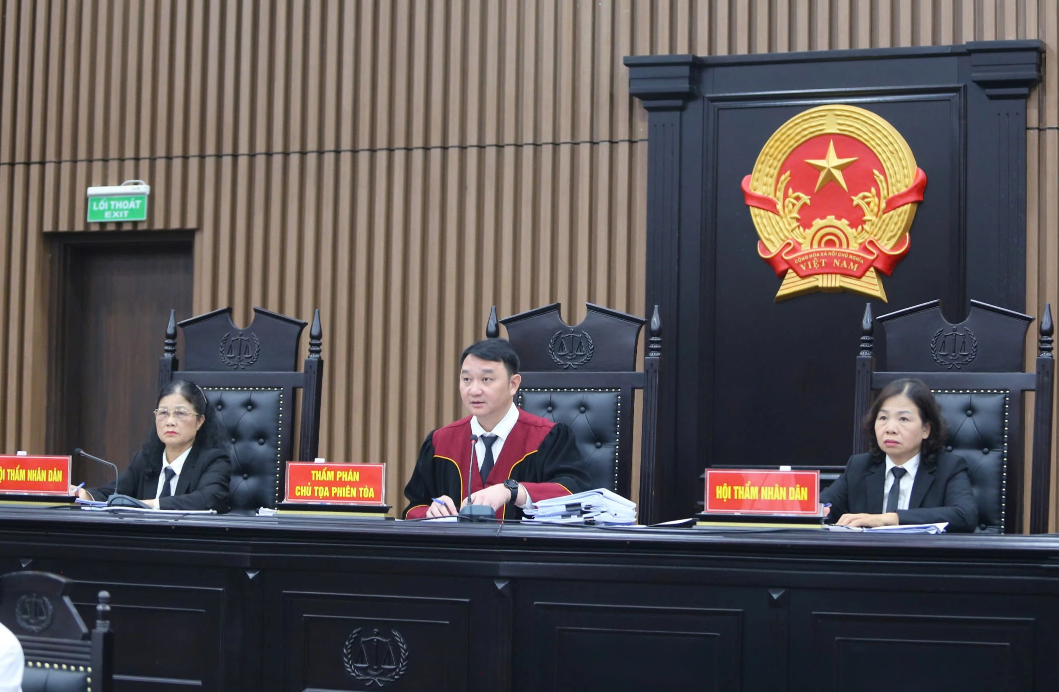 Tổng cục trưởng được 'ông trùm' đất hiếm tặng 'túi hoa quả', mở ra thấy 500 triệu - Ảnh 2. Tổng cục trưởng được 'ông trùm' đất hiếm tặng 'túi hoa quả', mở ra thấy 500 triệu - Ảnh 2.