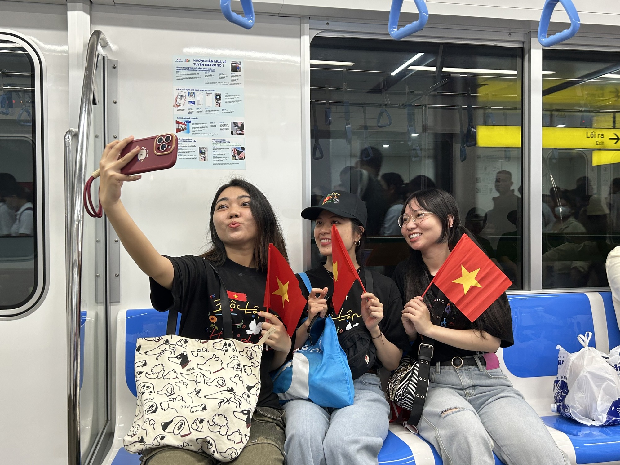 Metro có thực sự cấm chụp hình?- Ảnh 2. Metro có thực sự cấm chụp hình?- Ảnh 2.