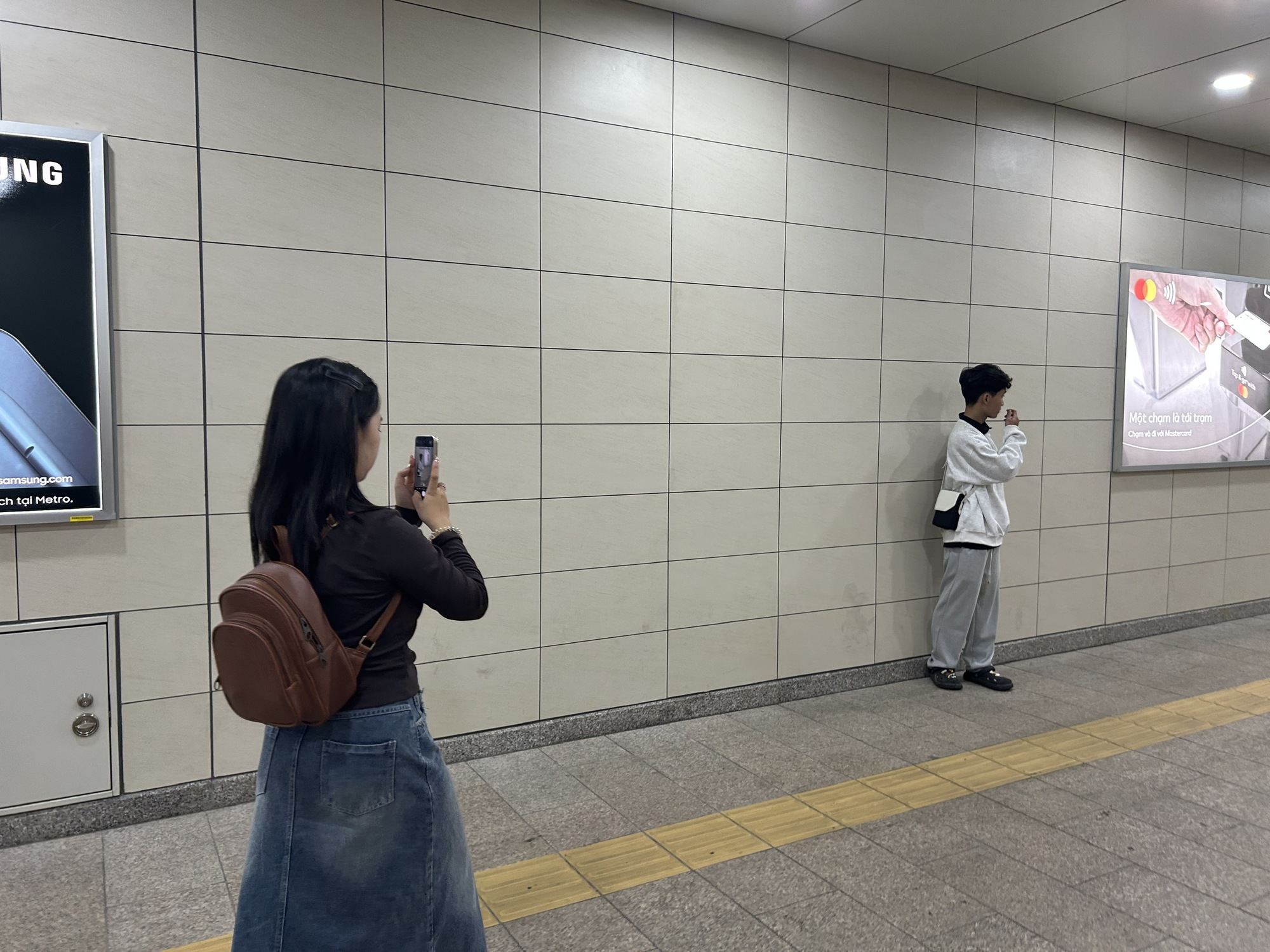 Metro có thực sự cấm chụp hình?- Ảnh 3. Metro có thực sự cấm chụp hình?- Ảnh 3.