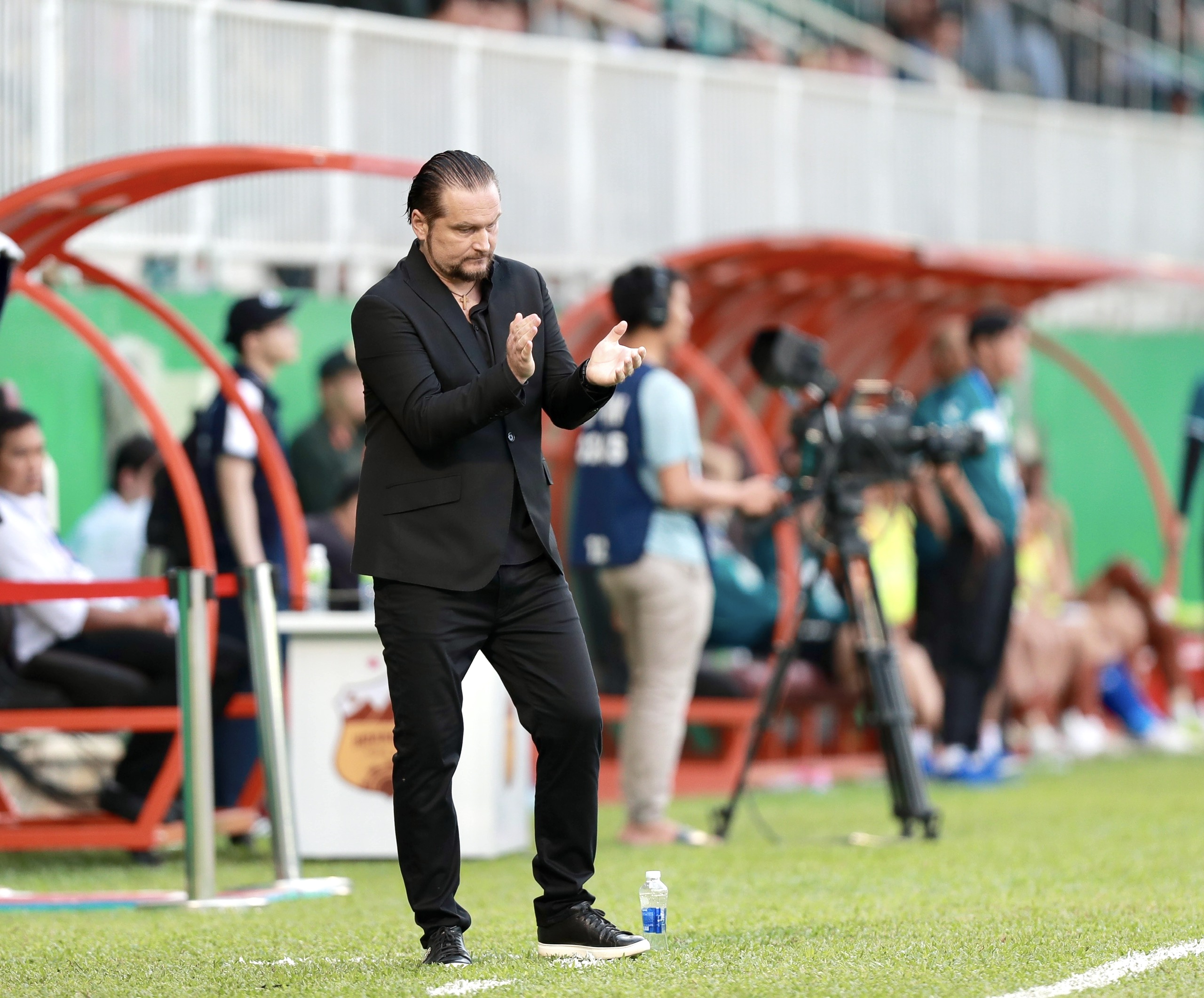 Thua đáng tiếc HAGL: Thể Công Viettel và HLV Popov vẫn thách thức cả V-League mùa tới Thua đáng tiếc HAGL: Thể Công Viettel và HLV Popov vẫn thách thức cả V-League mùa tới