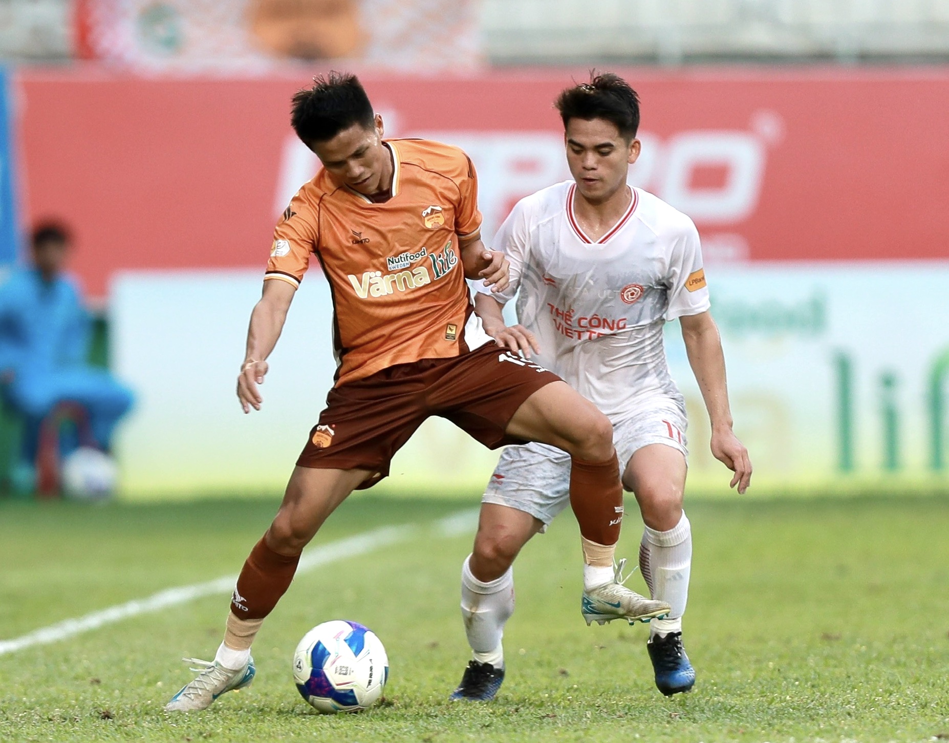Thua đáng tiếc HAGL: Thể Công Viettel và HLV Popov vẫn thách thức cả V-League mùa tới- Ảnh 2. Thua đáng tiếc HAGL: Thể Công Viettel và HLV Popov vẫn thách thức cả V-League mùa tới- Ảnh 2.