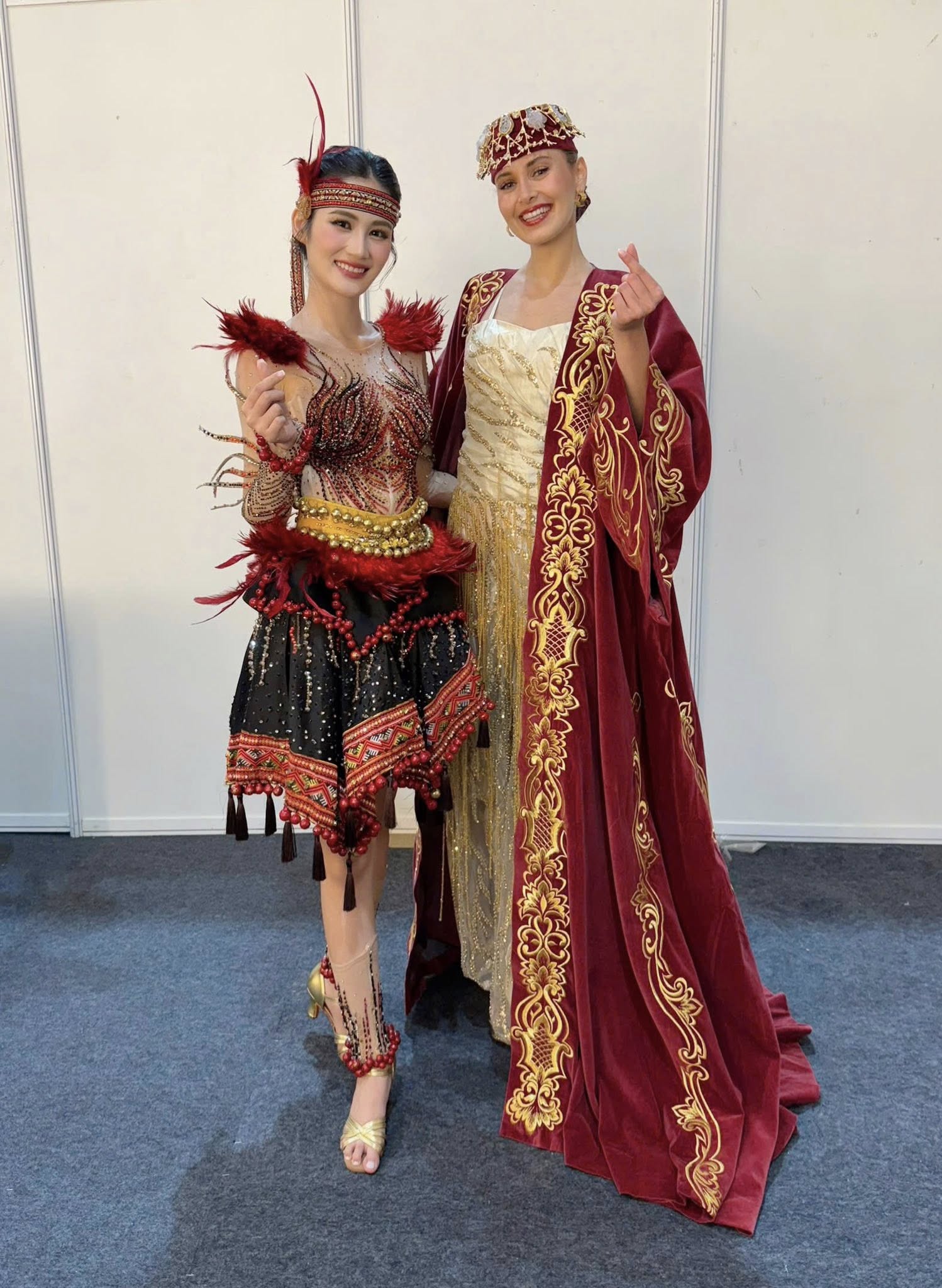 Showbiz 11.5: Duy Mạnh rút đơn kiện; Ý Nhi ra sao ở Miss World? - Ảnh 1.