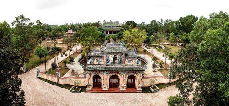 Ngôi chùa hàng trăm tuổi mừng Phật đản với linh đài 1.000 cây tre, 2.569 chậu hoa- Ảnh 1. Ngôi chùa hàng trăm tuổi mừng Phật đản với linh đài 1.000 cây tre, 2.569 chậu hoa- Ảnh 1.