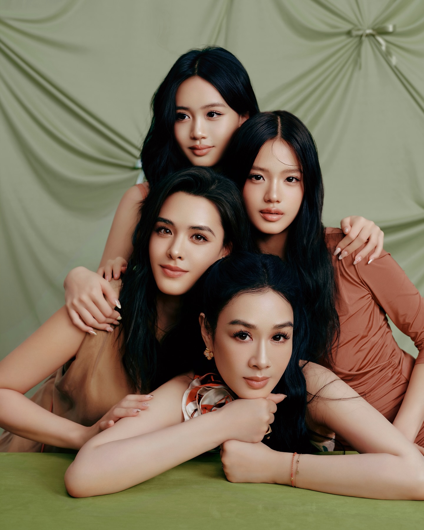 'Bom sex' gốc Việt Chung Lệ Đề khoe 3 con gái xinh đẹp - Ảnh 3.