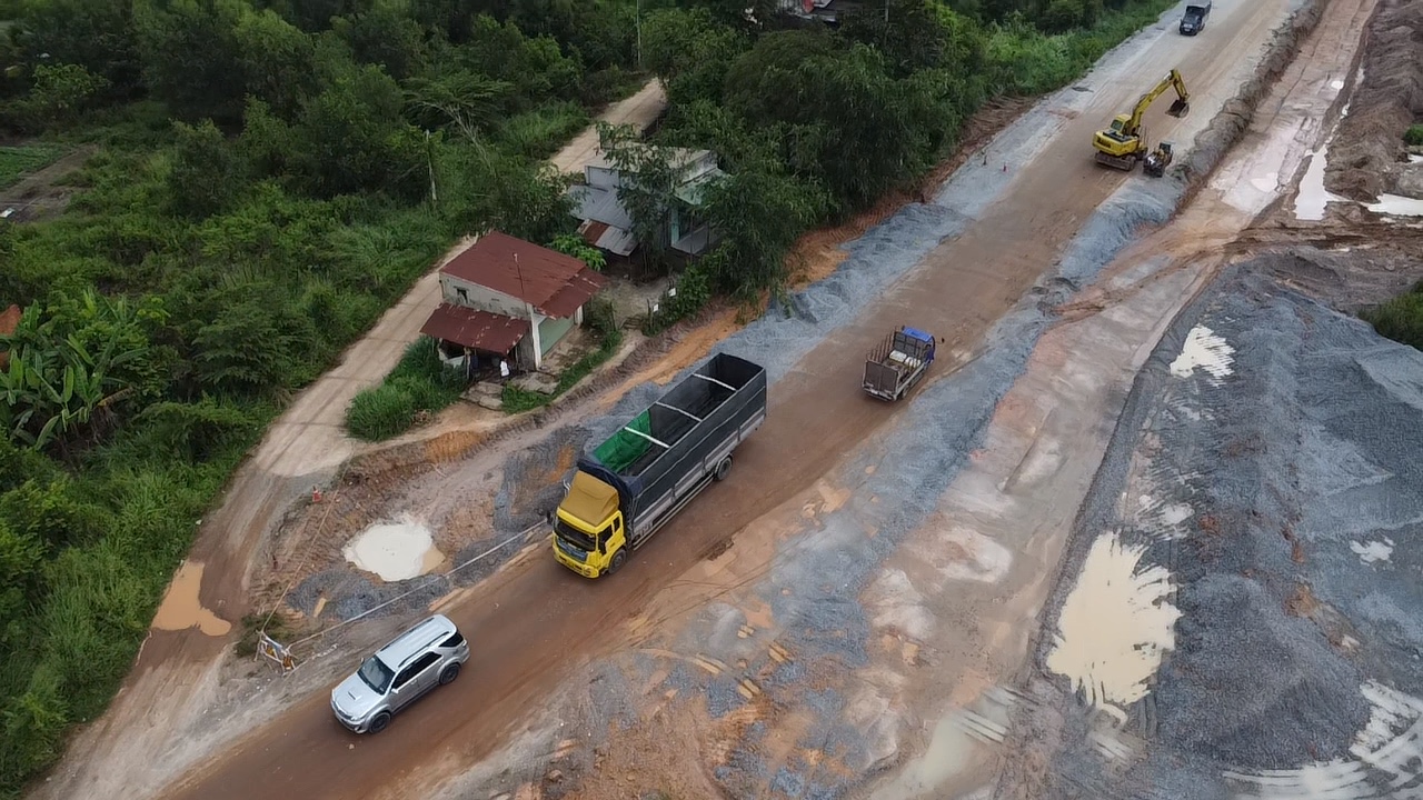 Vướng mặt bằng khiến đường Hồ Chí Minh qua Bình Dương chưa thể thông xe - Ảnh 1.