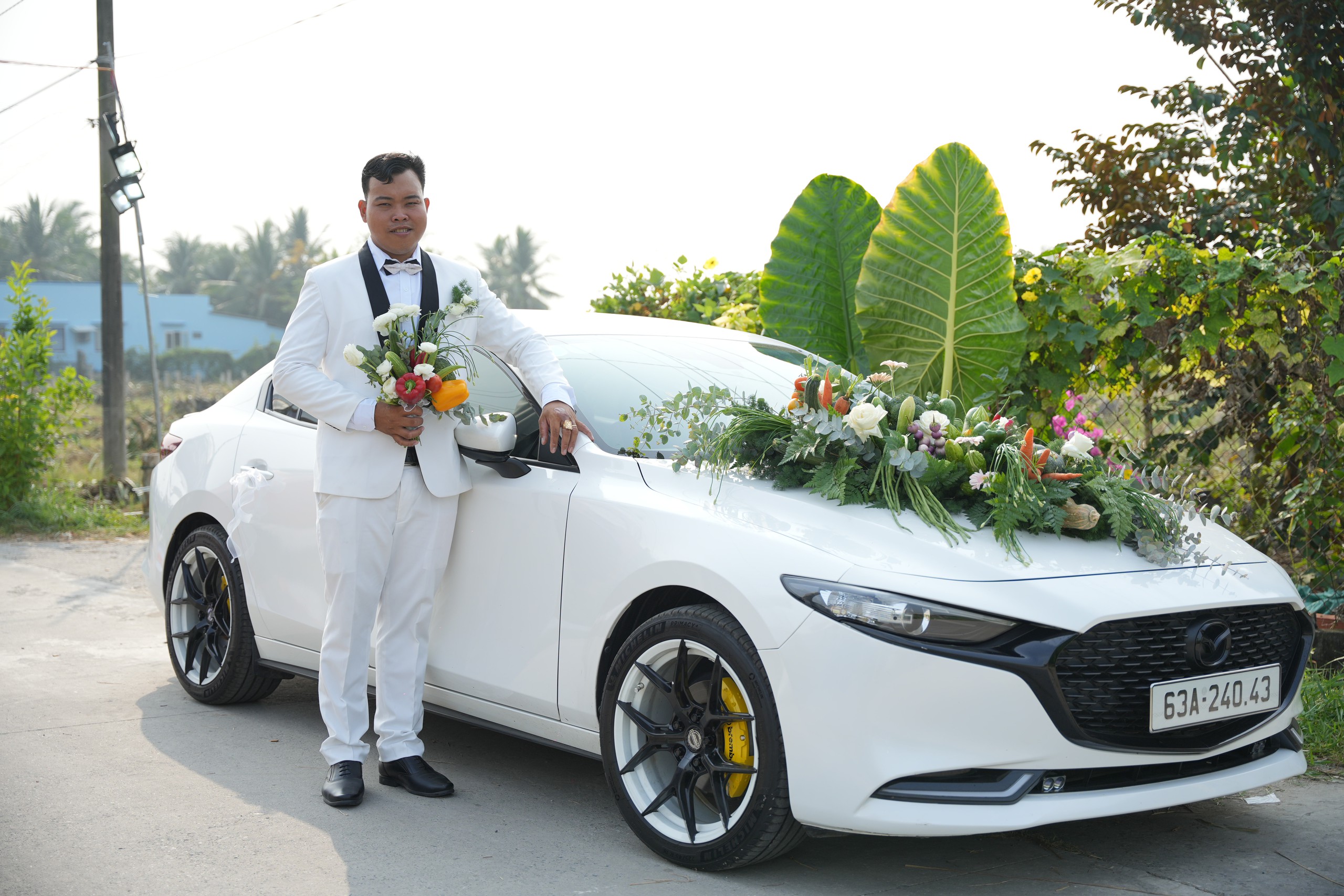 Chú rể trang trí đám cưới bằng rau củ: Khách mời được mang về xào đủ món - Ảnh 8.