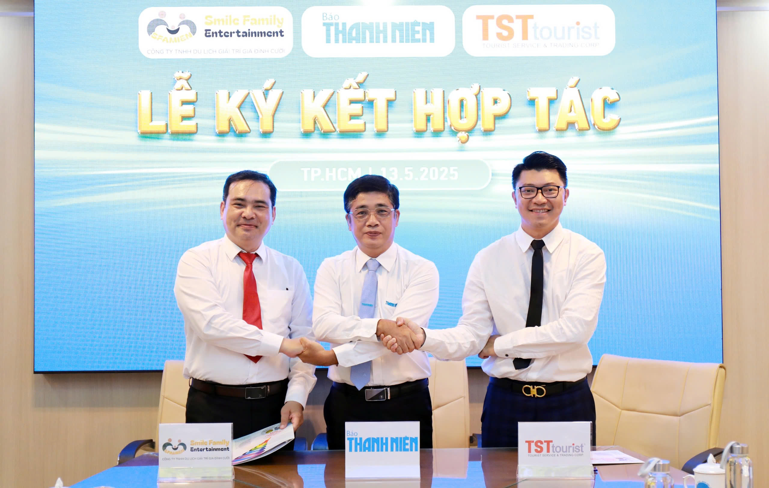 Báo Thanh Niên ký kết hợp tác với Công ty SFAMIEN và TST TOURIST - Ảnh 2.