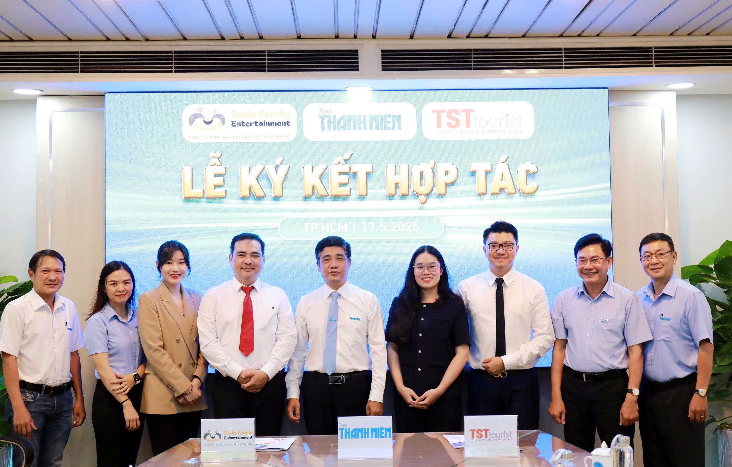 Báo Thanh Niên ký kết hợp tác với Công ty SFAMIEN và TST TOURIST - Ảnh 8.