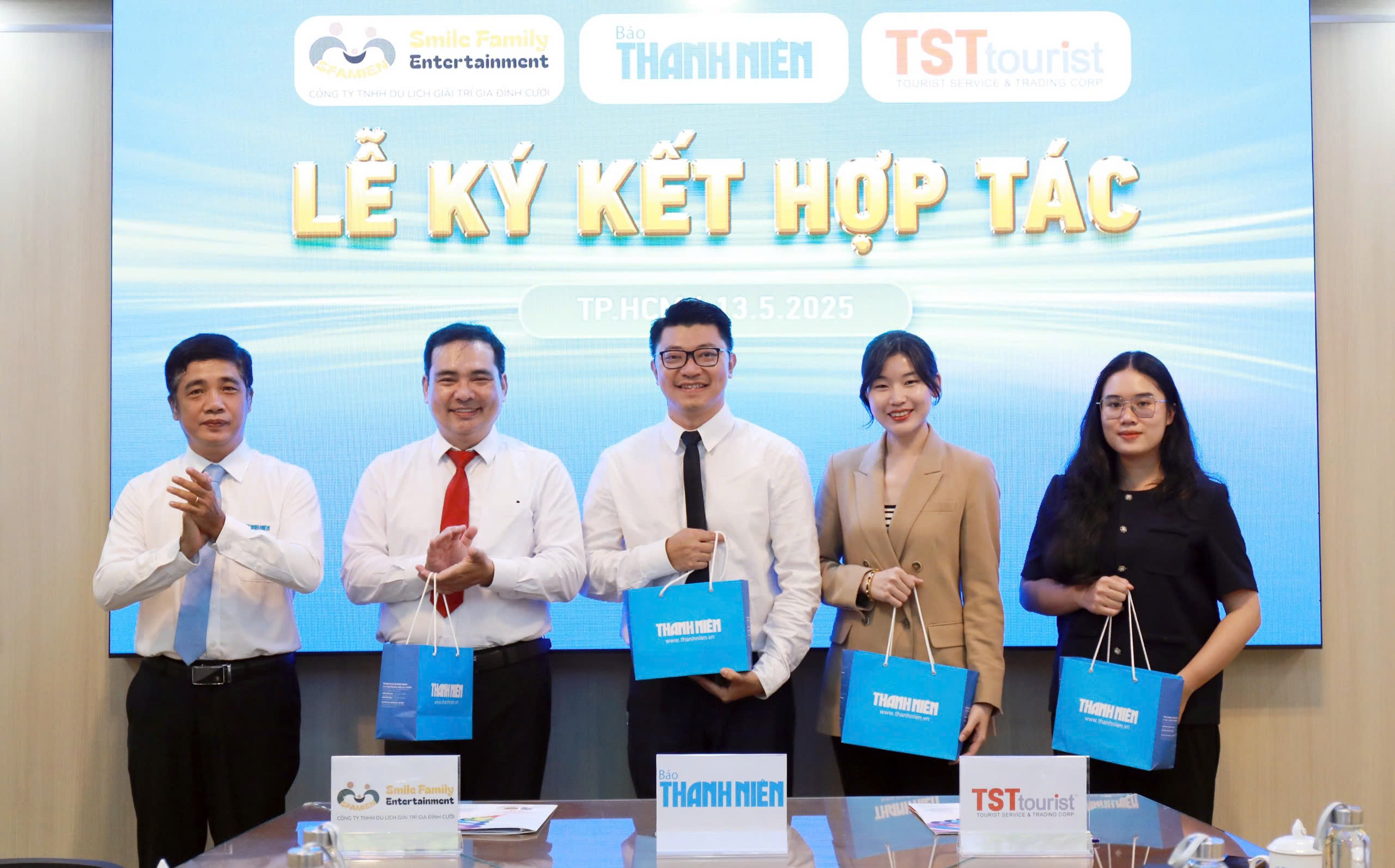 Báo Thanh Niên ký kết hợp tác với Công ty SFAMIEN và TST TOURIST - Ảnh 7.