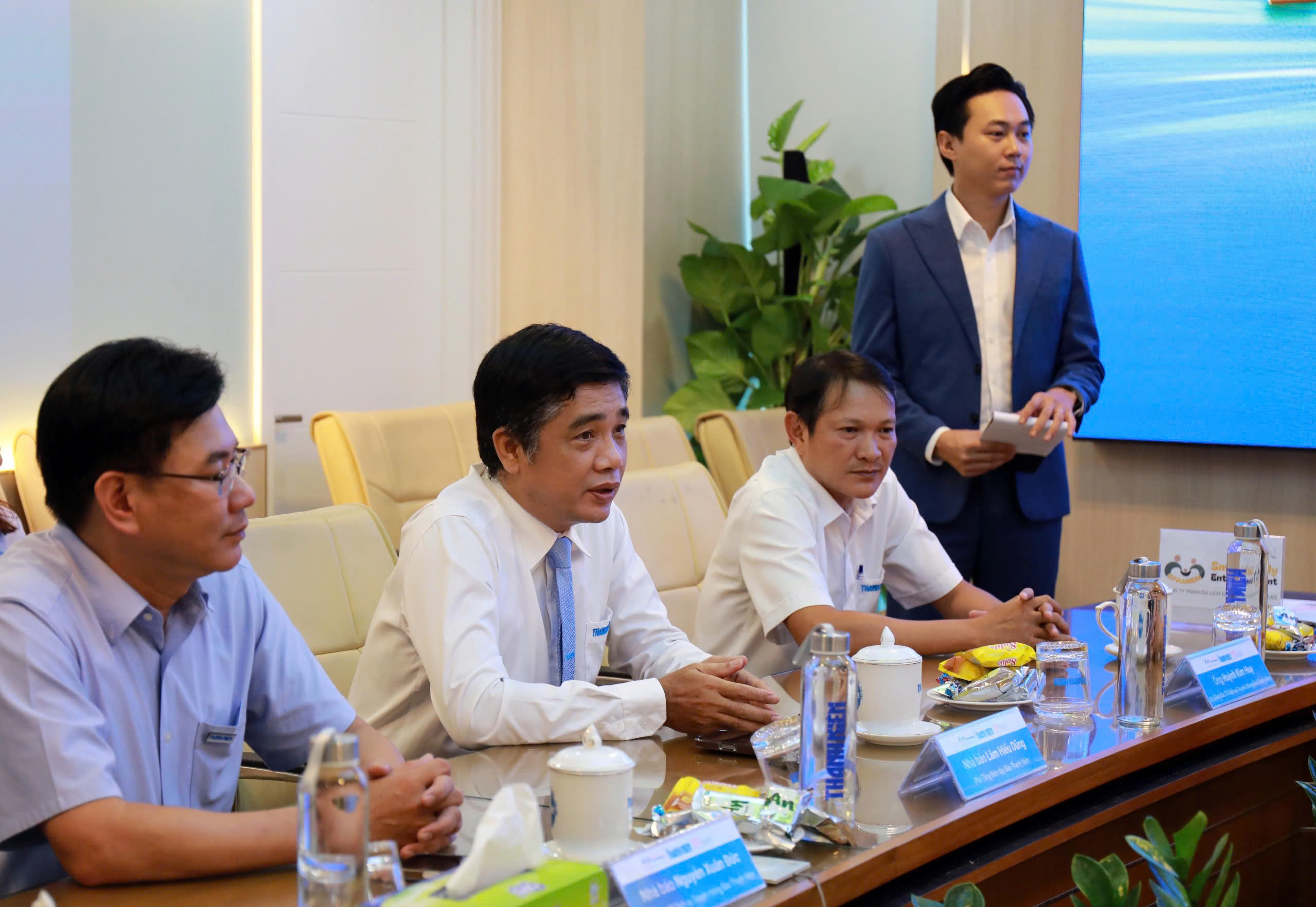 Báo Thanh Niên ký kết hợp tác với Công ty SFAMIEN và TST TOURIST - Ảnh 3.