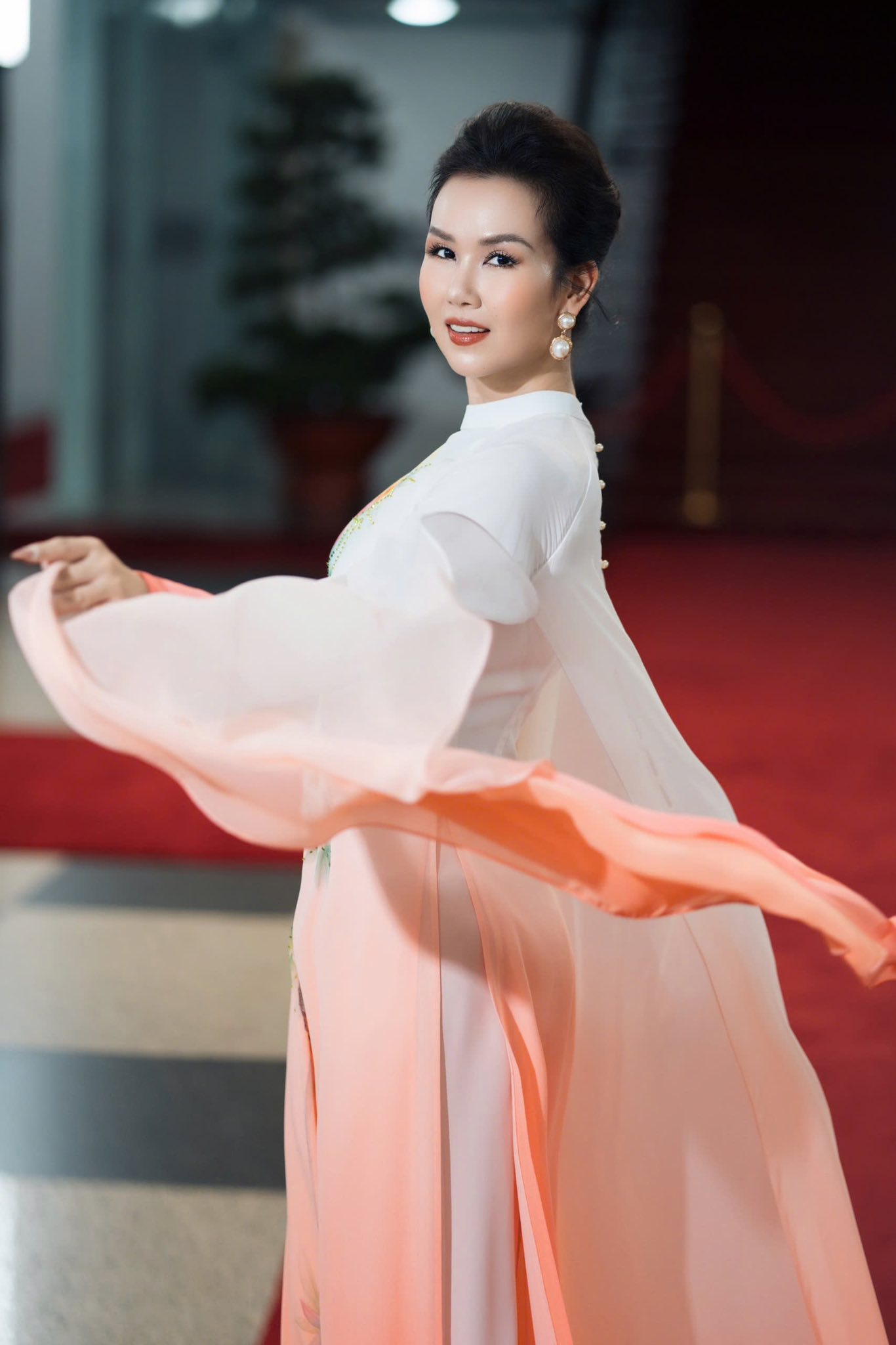 Showbiz 12.5: Võ Hạ Trâm nói về chuyện ‘cướp hit’; Trà Ngọc từng muốn bỏ nghề - Ảnh 1.