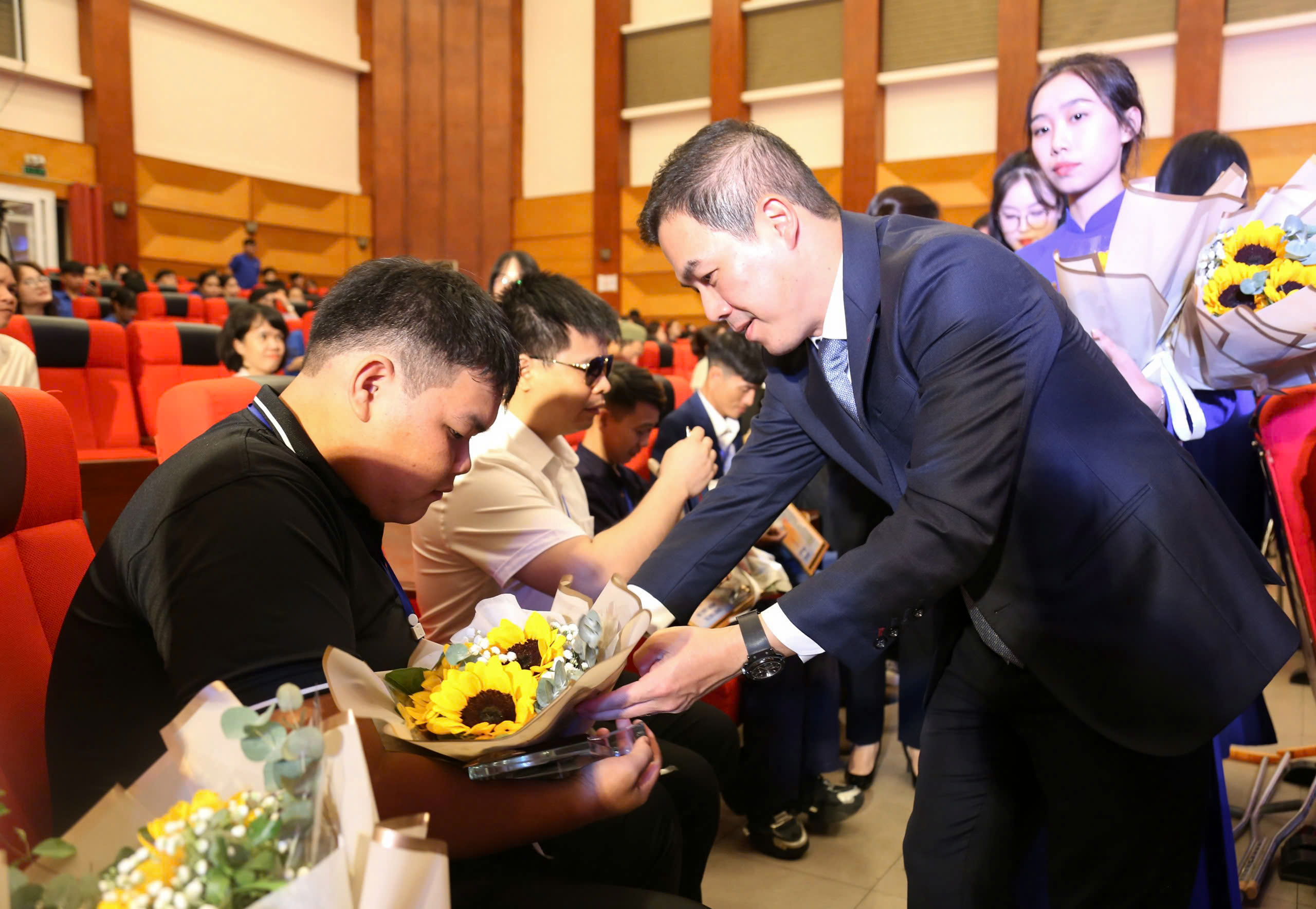 Tiến Linh, Ánh Viên cùng tham gia chiến dịch đầy ý nghĩa của TCP Việt Nam- Ảnh 2. Tiến Linh, Ánh Viên cùng tham gia chiến dịch đầy ý nghĩa của TCP Việt Nam- Ảnh 2.