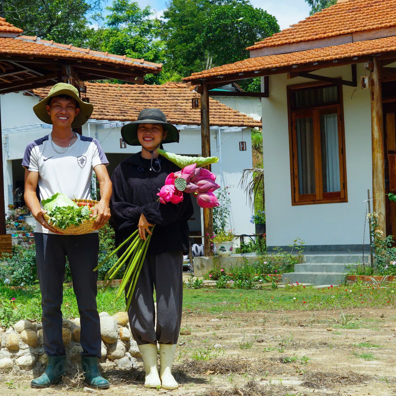 Bỏ phố về quê, vợ chồng trẻ tạo mảnh vườn 3.000 m² đẹp như mơ - Ảnh 1. Bỏ phố về quê, vợ chồng trẻ tạo mảnh vườn 3.000 m² đẹp như mơ - Ảnh 1.