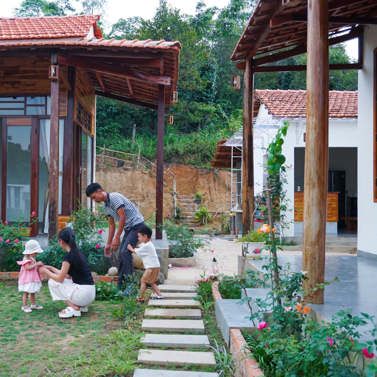 Bỏ phố về quê, vợ chồng trẻ tạo mảnh vườn 3.000 m² đẹp như mơ - Ảnh 6. Bỏ phố về quê, vợ chồng trẻ tạo mảnh vườn 3.000 m² đẹp như mơ - Ảnh 6.