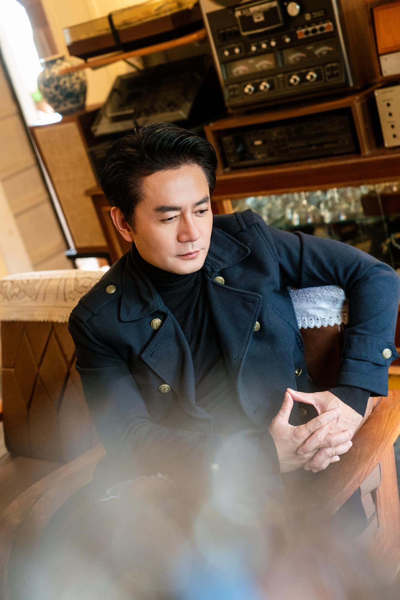 Showbiz 13.5: Người ‘xe duyên’ Như Quỳnh với bolero; Lý Nhã Kỳ khoe dáng gợi cảm - Ảnh 2.