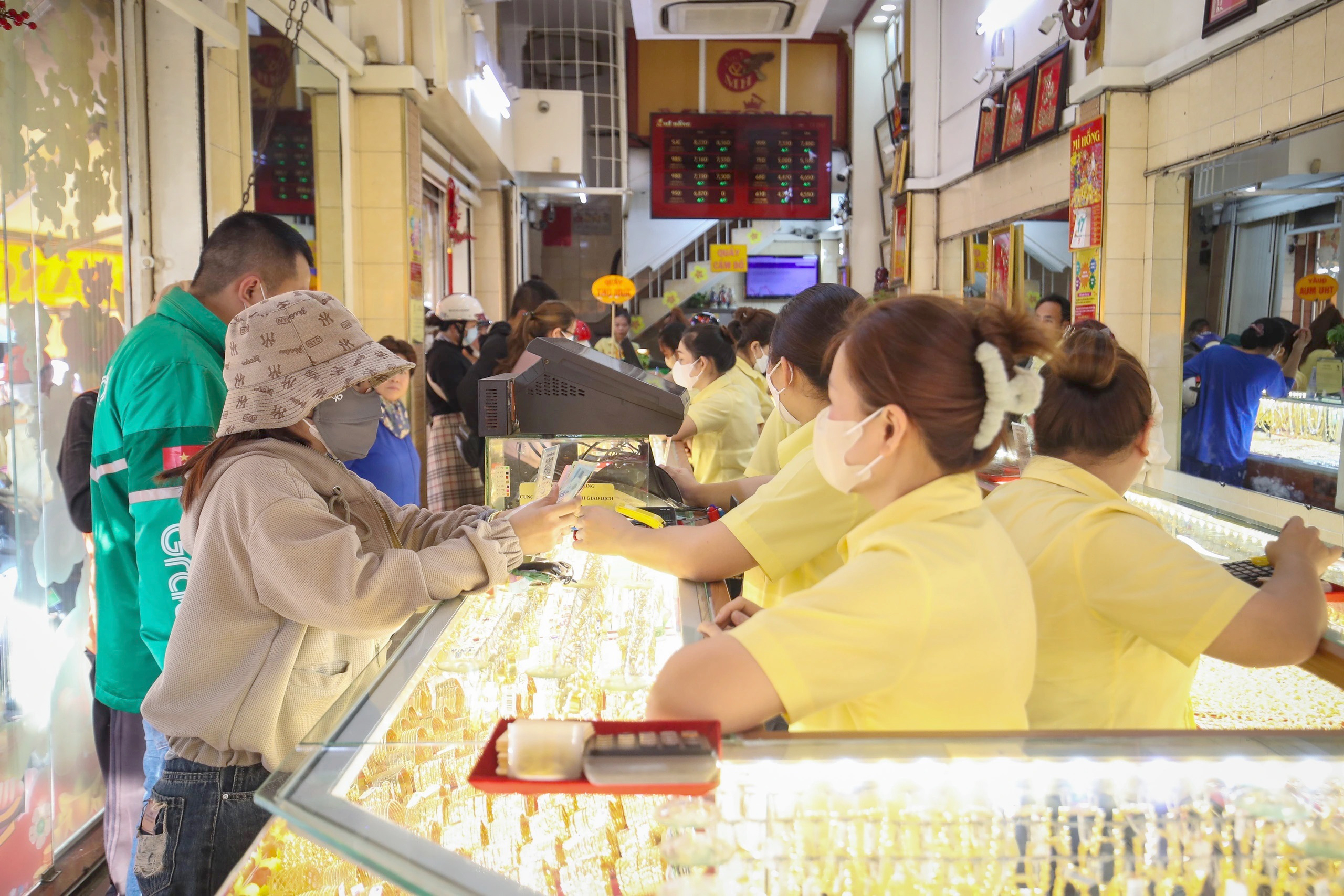 Siết mua bán vàng trái phép- Ảnh 1. Siết mua bán vàng trái phép- Ảnh 1.