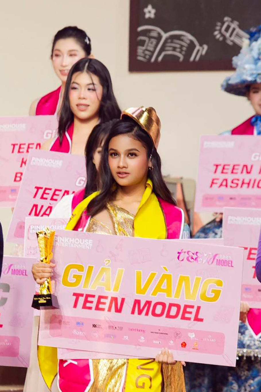 Vẻ đẹp lai của người mẫu nhí 12 tuổi chiến thắng 'Teen Model 2025'- Ảnh 3. Vẻ đẹp lai của người mẫu nhí 12 tuổi chiến thắng 'Teen Model 2025'- Ảnh 3.