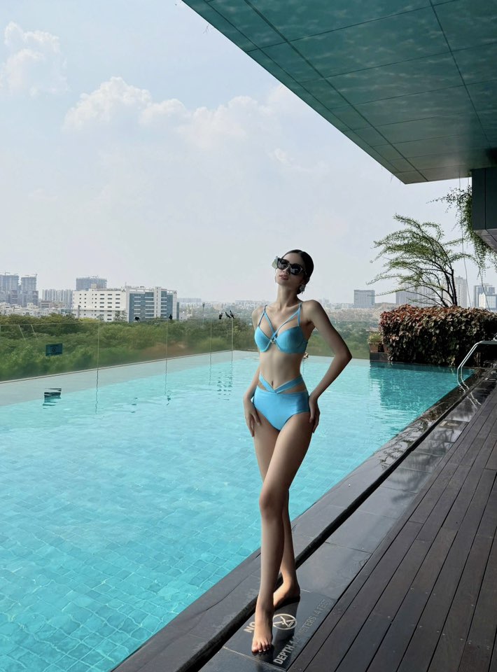 Ý Nhi khoe đường cong quyến rũ với bikini tại Hoa hậu Thế giới 2025- Ảnh 3. Ý Nhi khoe đường cong quyến rũ với bikini tại Hoa hậu Thế giới 2025- Ảnh 3.