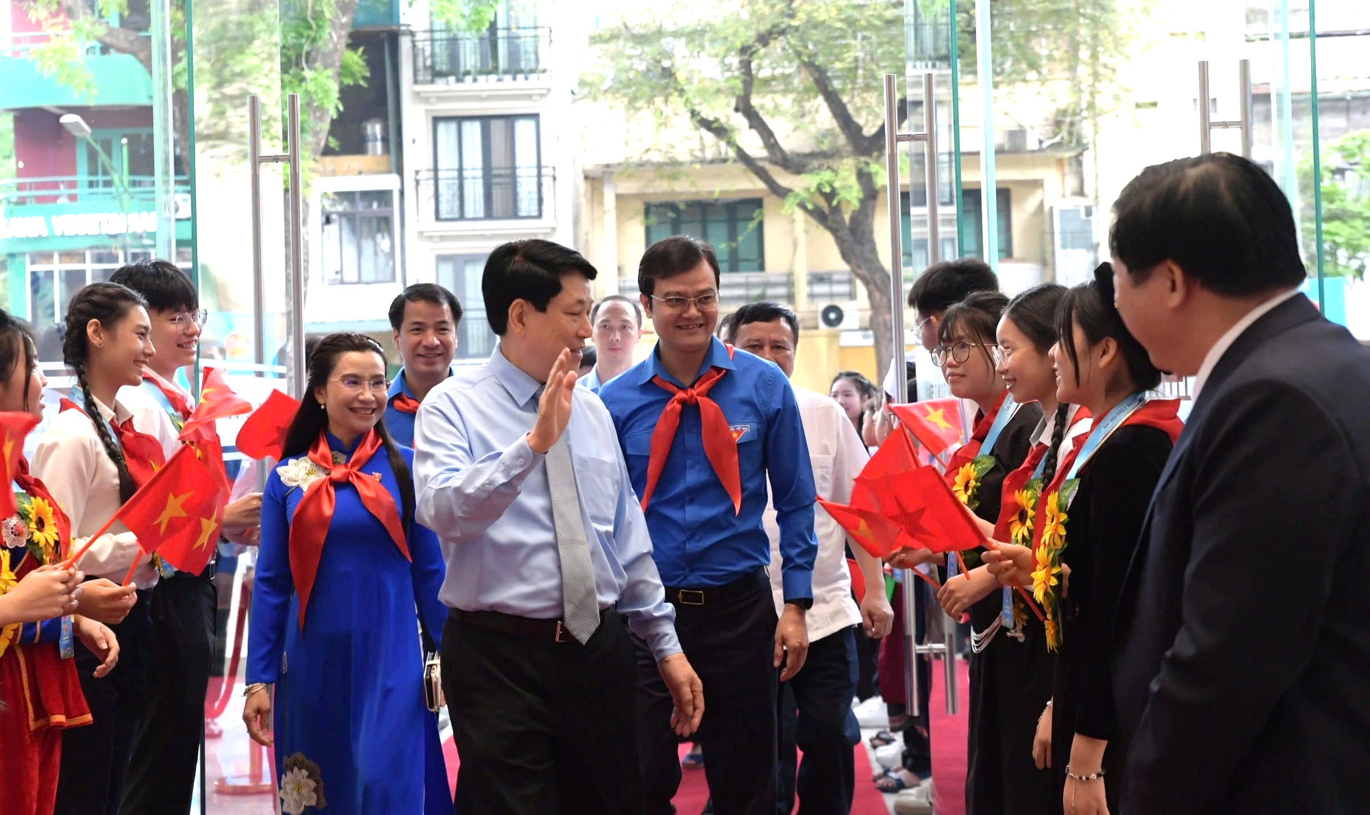 Chủ tịch nước Lương Cường nhắn nhủ cháu ngoan Bác Hồ tại Lễ Tuyên dương toàn quốc - Ảnh 1.