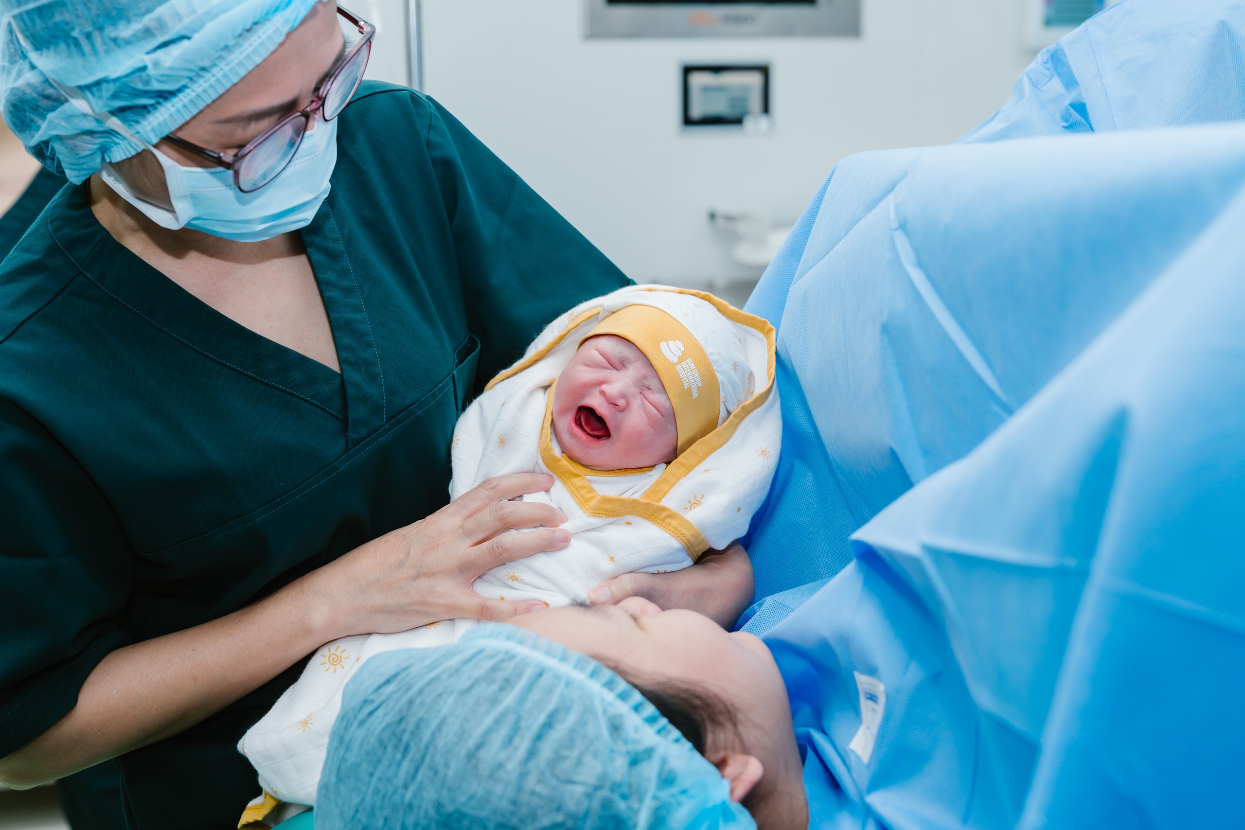 Bệnh viện Mặt Trời đón em bé đầu tiên chào đời bằng phương pháp 'đẻ không đau' - Ảnh 1. Bệnh viện Mặt Trời đón em bé đầu tiên chào đời bằng phương pháp 'đẻ không đau' - Ảnh 1.