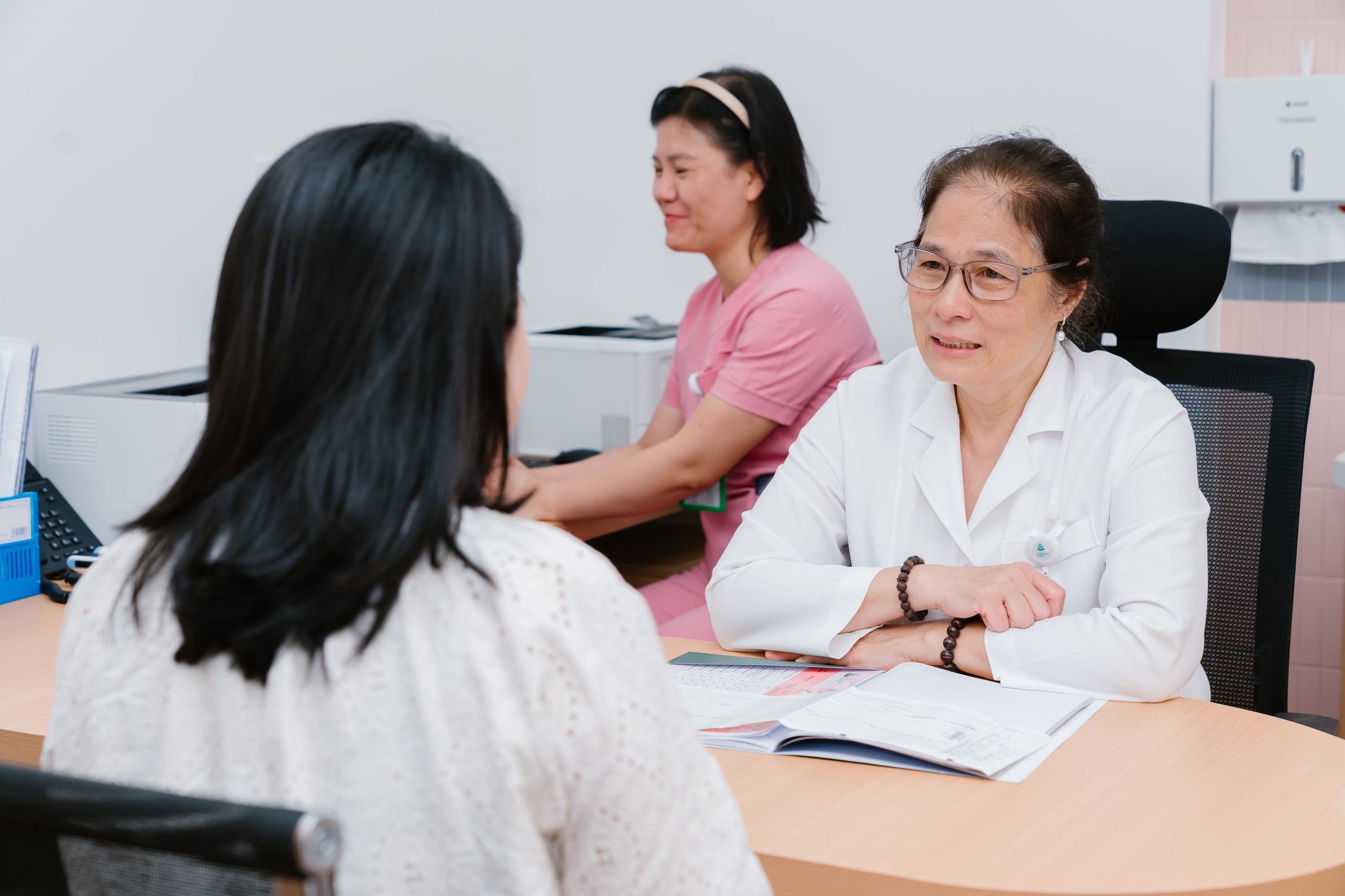 Bệnh viện Mặt Trời đón em bé đầu tiên chào đời bằng phương pháp 'đẻ không đau' - Ảnh 2. Bệnh viện Mặt Trời đón em bé đầu tiên chào đời bằng phương pháp 'đẻ không đau' - Ảnh 2.