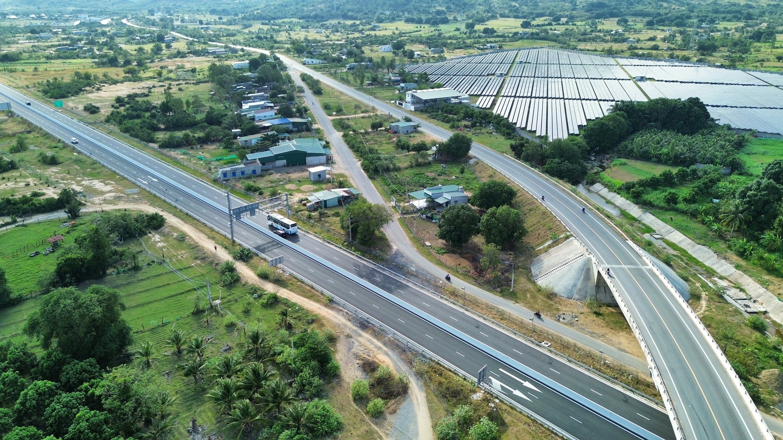 3 phương án di chuyển cho cán bộ tỉnh Ninh Thuận làm việc tại Khánh Hòa- Ảnh 2. 3 phương án di chuyển cho cán bộ tỉnh Ninh Thuận làm việc tại Khánh Hòa- Ảnh 2.