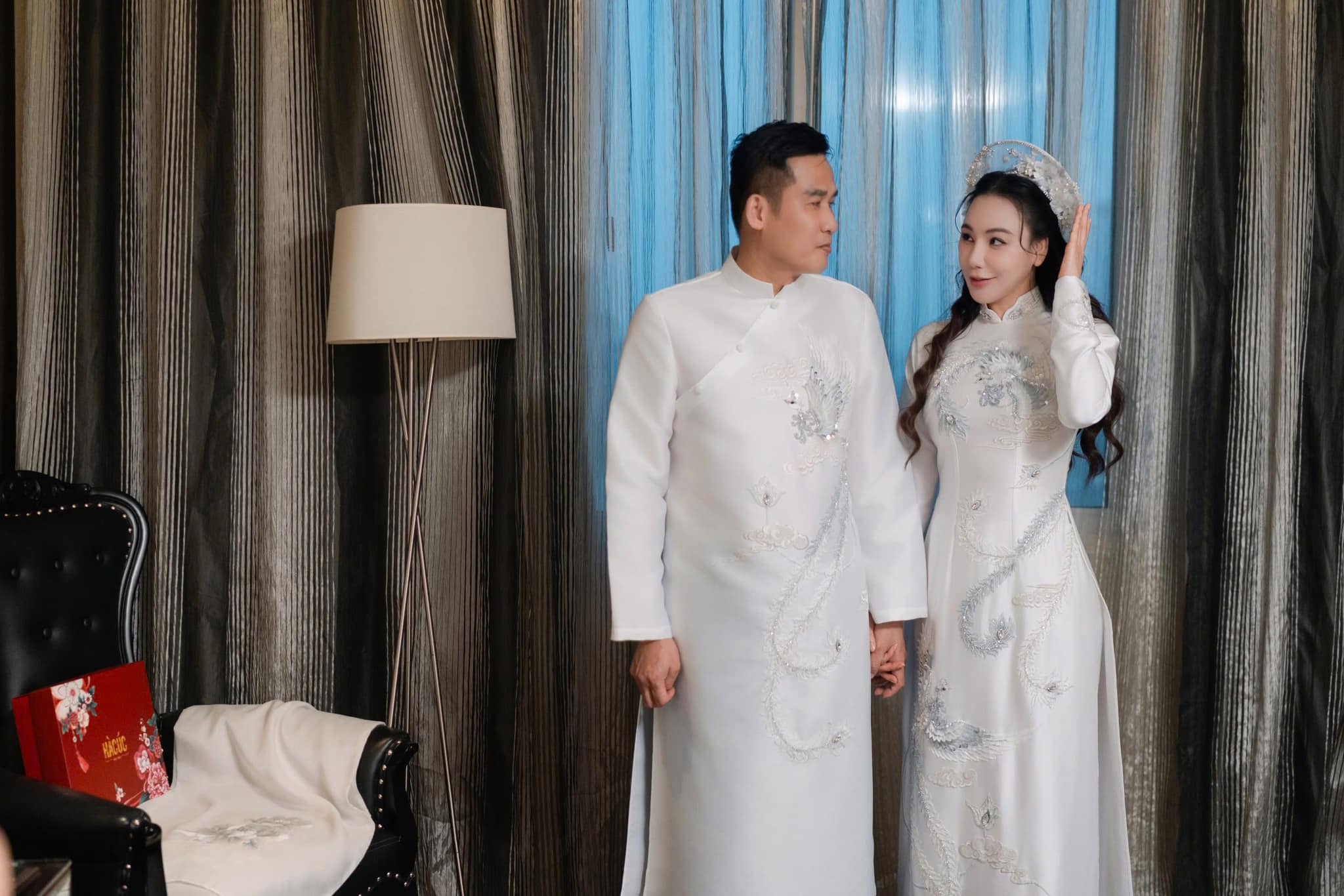 Hồ Quỳnh Hương thử áo dài cưới, chồng doanh nhân lần đầu lộ diện - Ảnh 1.