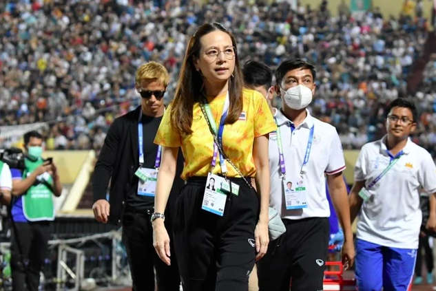 Madam Pang thưởng đậm đội futsal nữ Thái Lan vì giành vé World Cup, gặp Nhật chung kết
- Ảnh 1. Madam Pang thưởng đậm đội futsal nữ Thái Lan vì giành vé World Cup, gặp Nhật chung kết
- Ảnh 1.