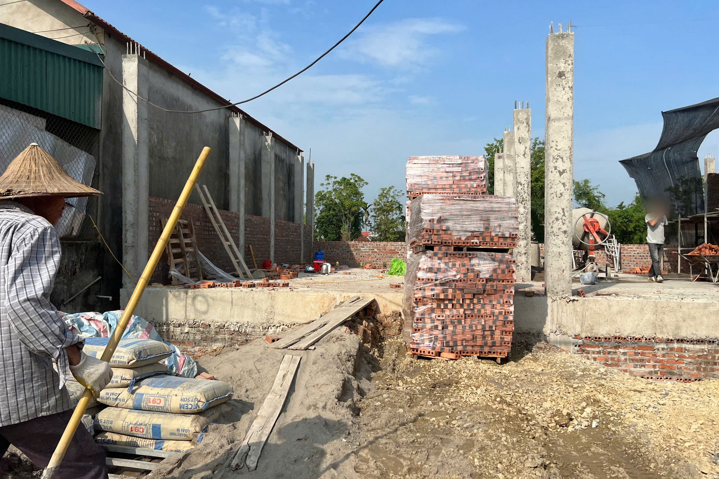 Nhà trái phép mọc nhan nhản ở vùng rốn lũ Hà Nội- Ảnh 1. Nhà trái phép mọc nhan nhản ở vùng rốn lũ Hà Nội- Ảnh 1.