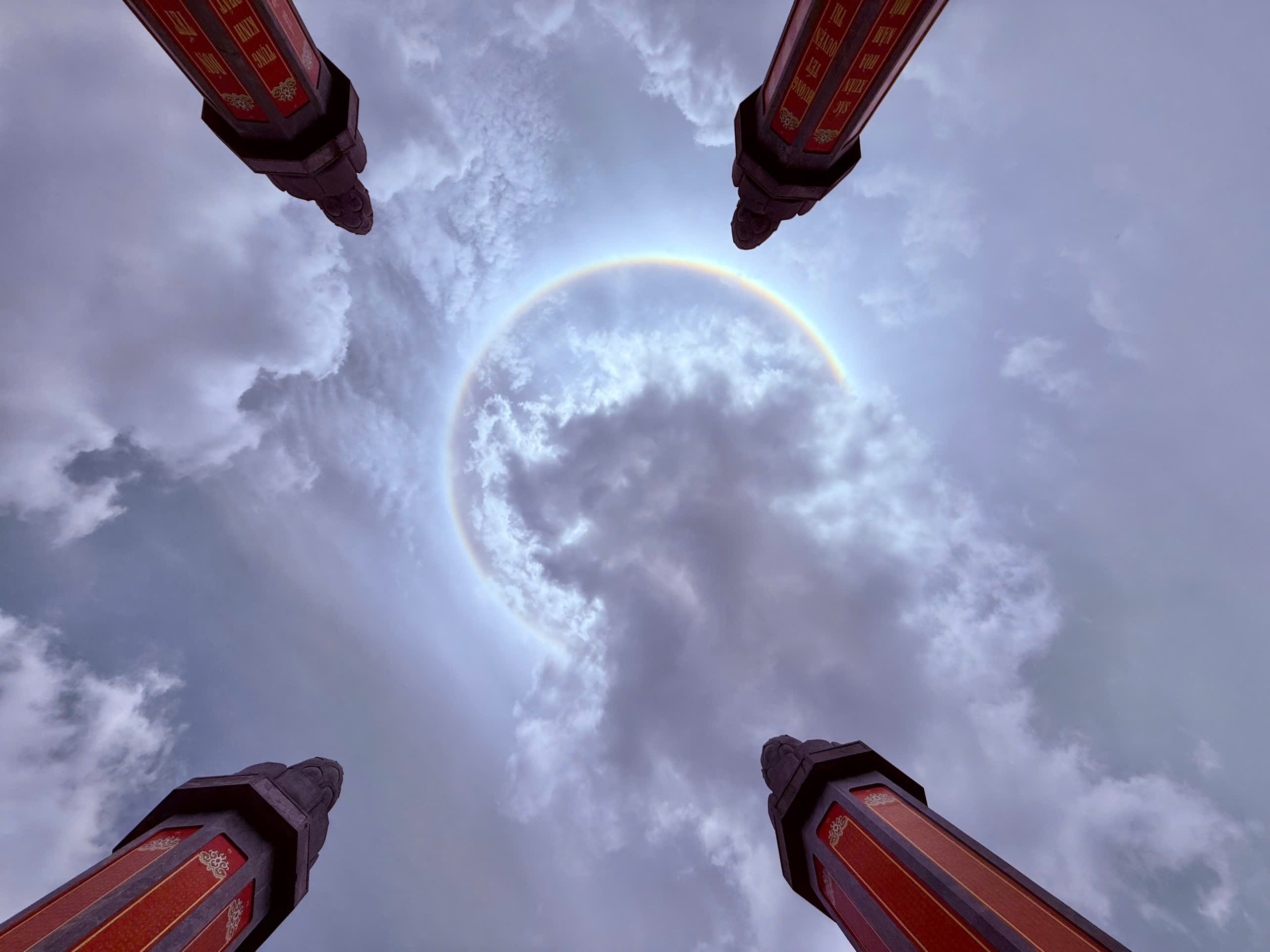 H&agrave;o quang quanh mặt trời trước ng&agrave;y cung rước x&aacute; lợi Phật tại ch&ugrave;a Tam Ch&uacute;c- Ảnh 1.