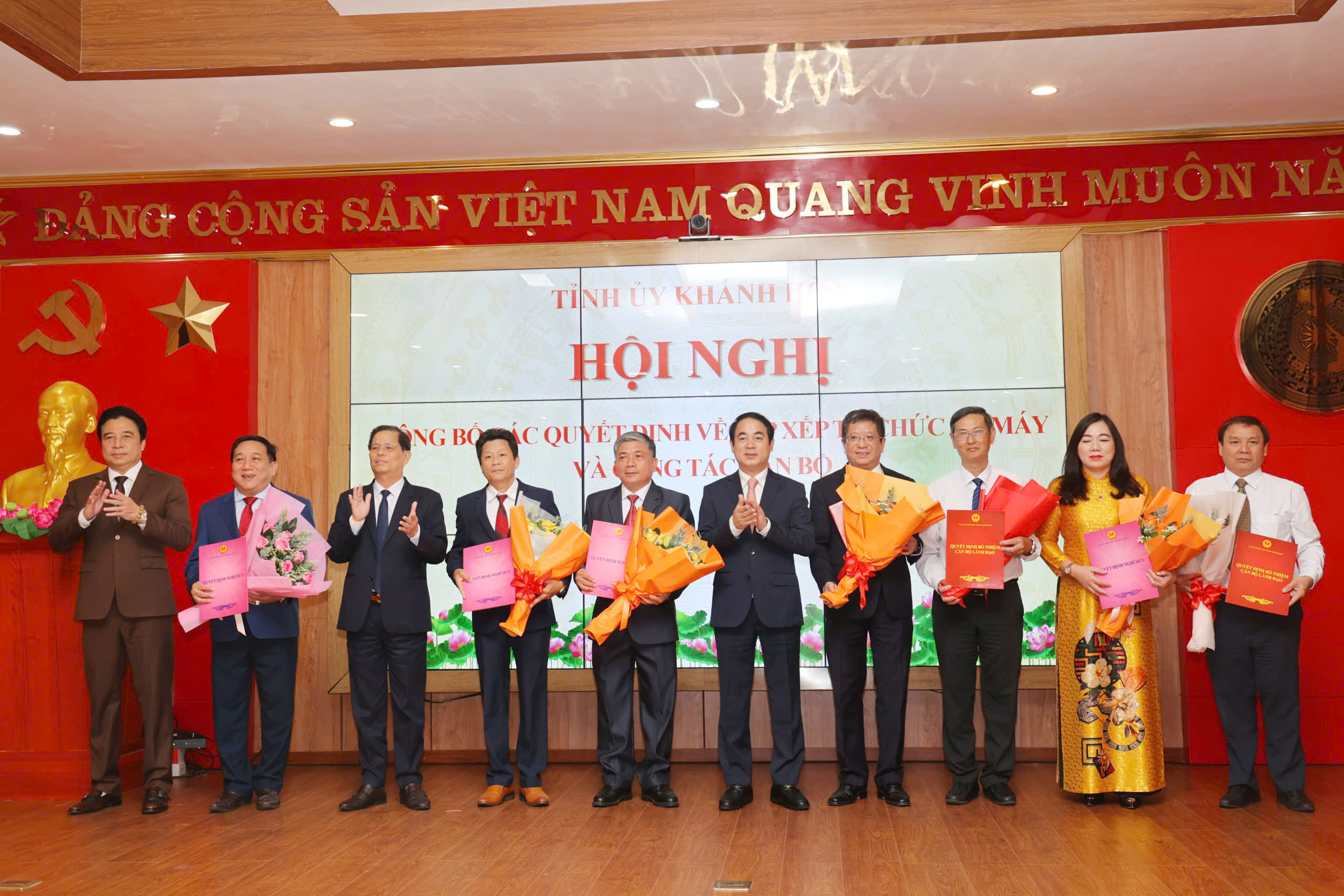 Khánh hòa triển khai chính sách nghỉ hưu trước tuổi cho cán bộ công chức - Ảnh 1.