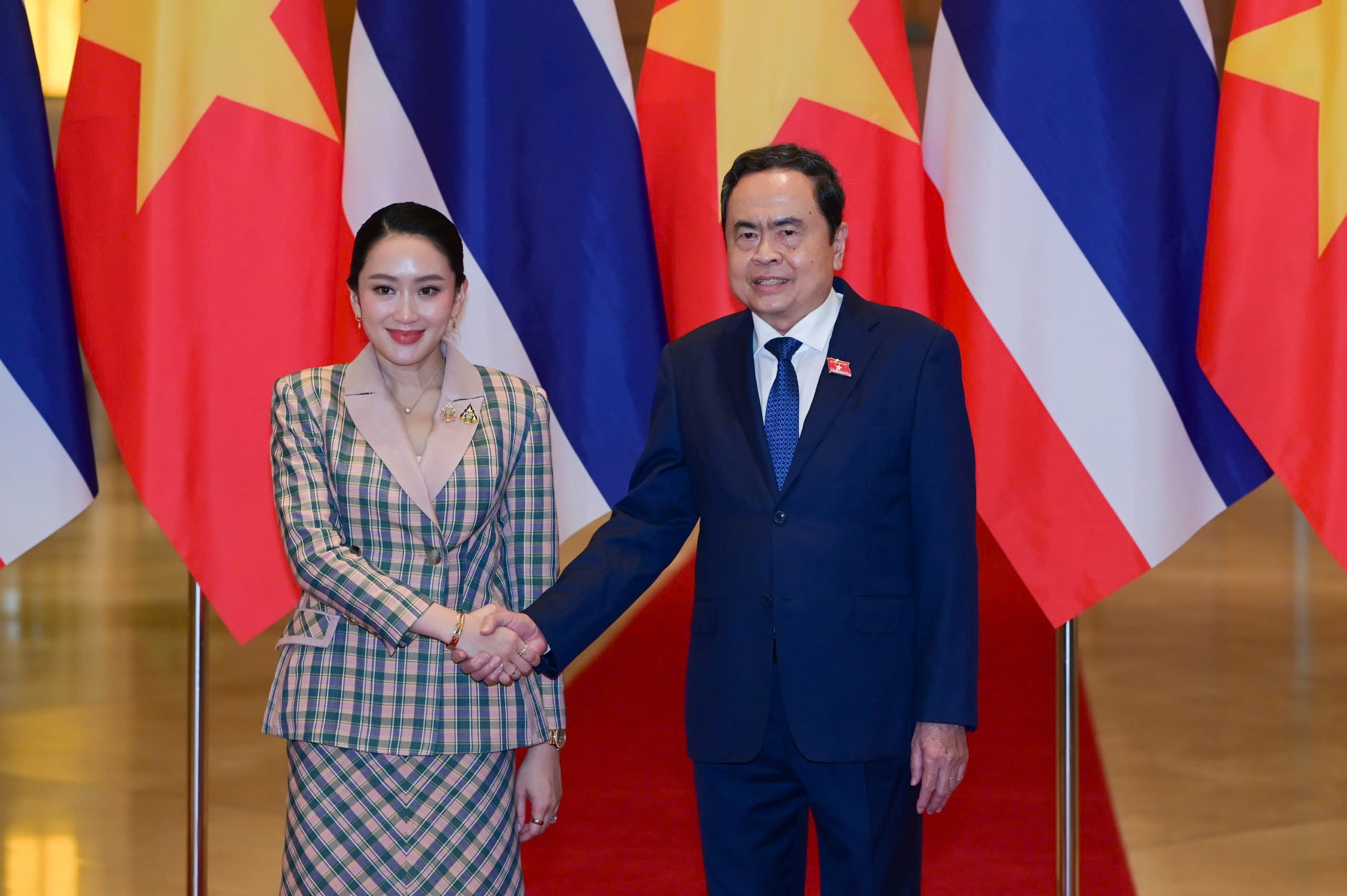 Việt Nam và Thái Lan hướng tới mục tiêu thương mại 25 tỉ USD Việt Nam và Thái Lan hướng tới mục tiêu thương mại 25 tỉ USD