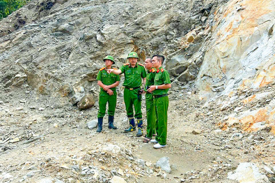 Hiện trường vụ sạt lở 5 người chết ở Lai Châu- Ảnh 4. Hiện trường vụ sạt lở 5 người chết ở Lai Châu- Ảnh 4.