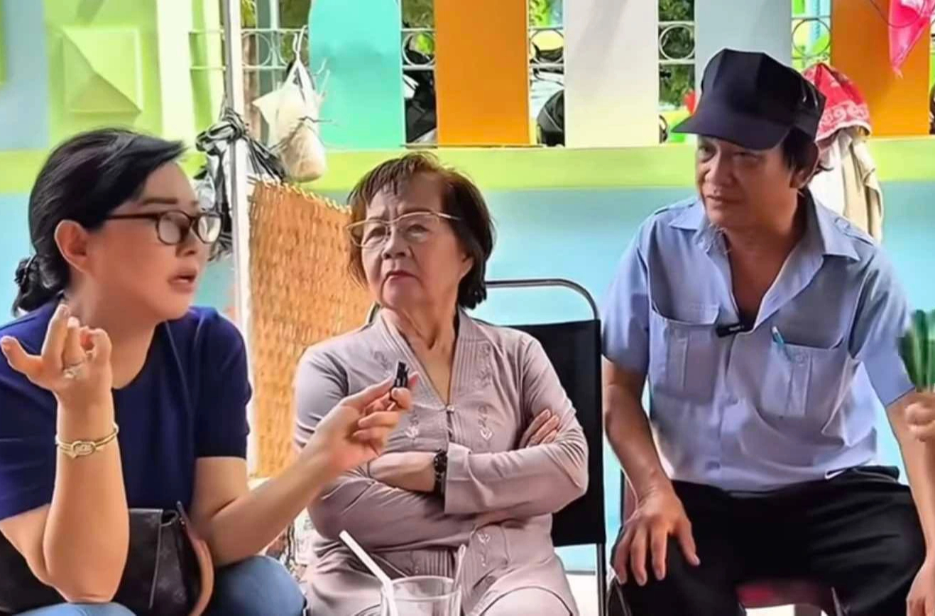 Showbiz 15.5: Nghệ sĩ cải lương Tuấn Cường làm bảo vệ mưu sinh; Hồng Đào đính chính - Ảnh 1.