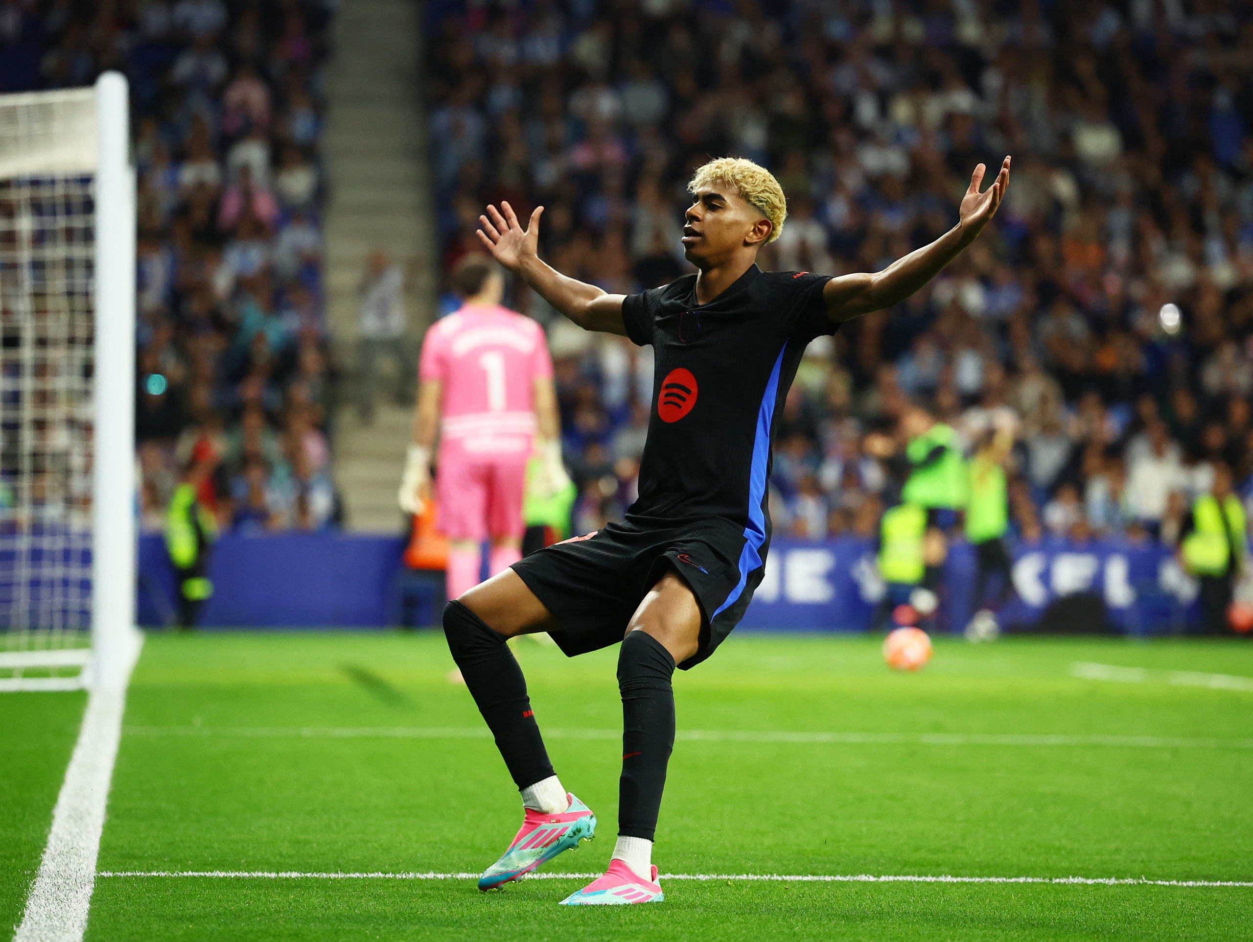 Yamal tạo thống kê khủng trong ngày Barcelona vô địch La Liga trước 2 vòng  đấu
