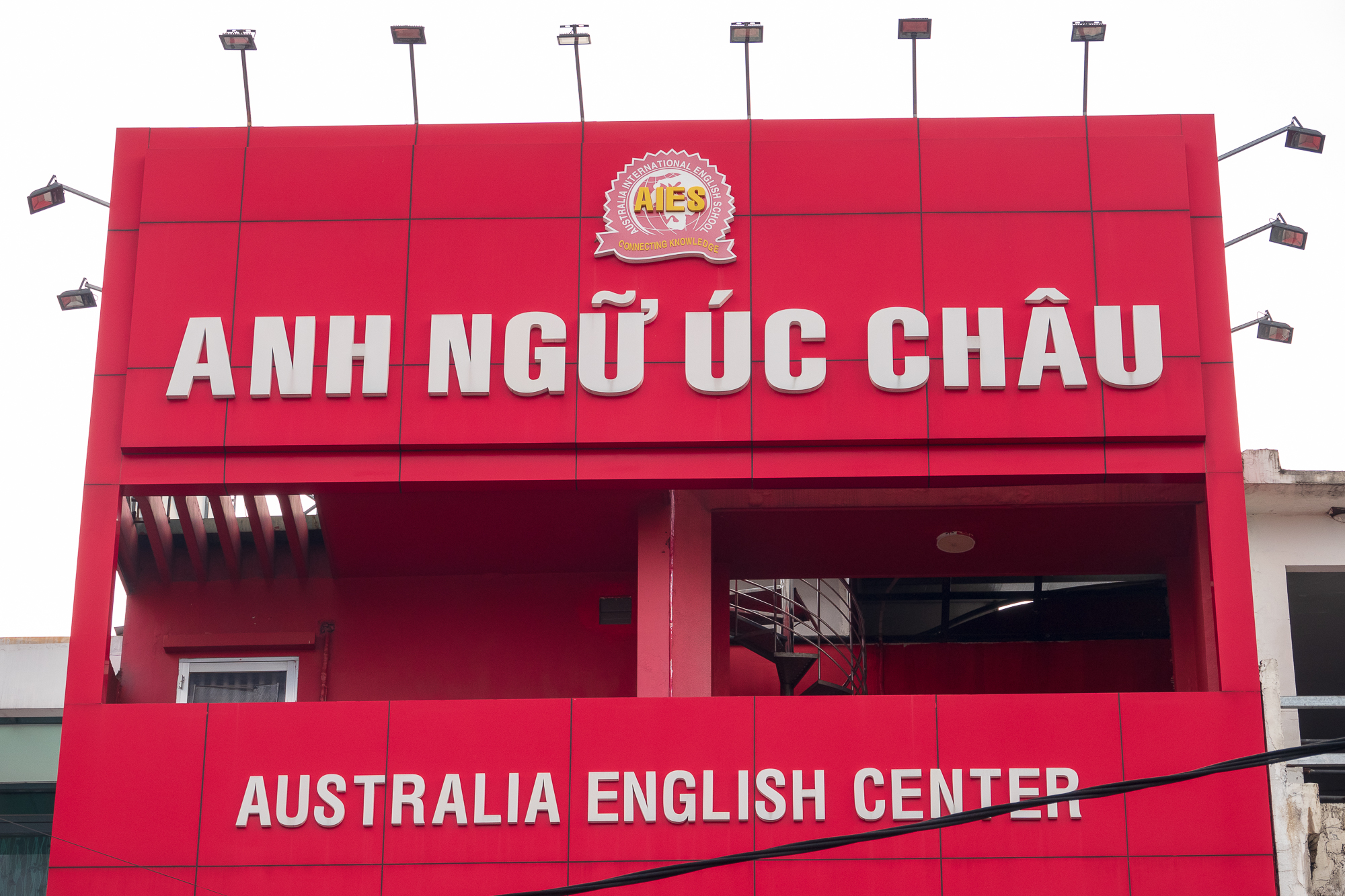 Trước Úc Châu, hàng trăm trung tâm tiếng Anh cũng đột ngột đóng cửa, quỵt học phí - Ảnh 1.