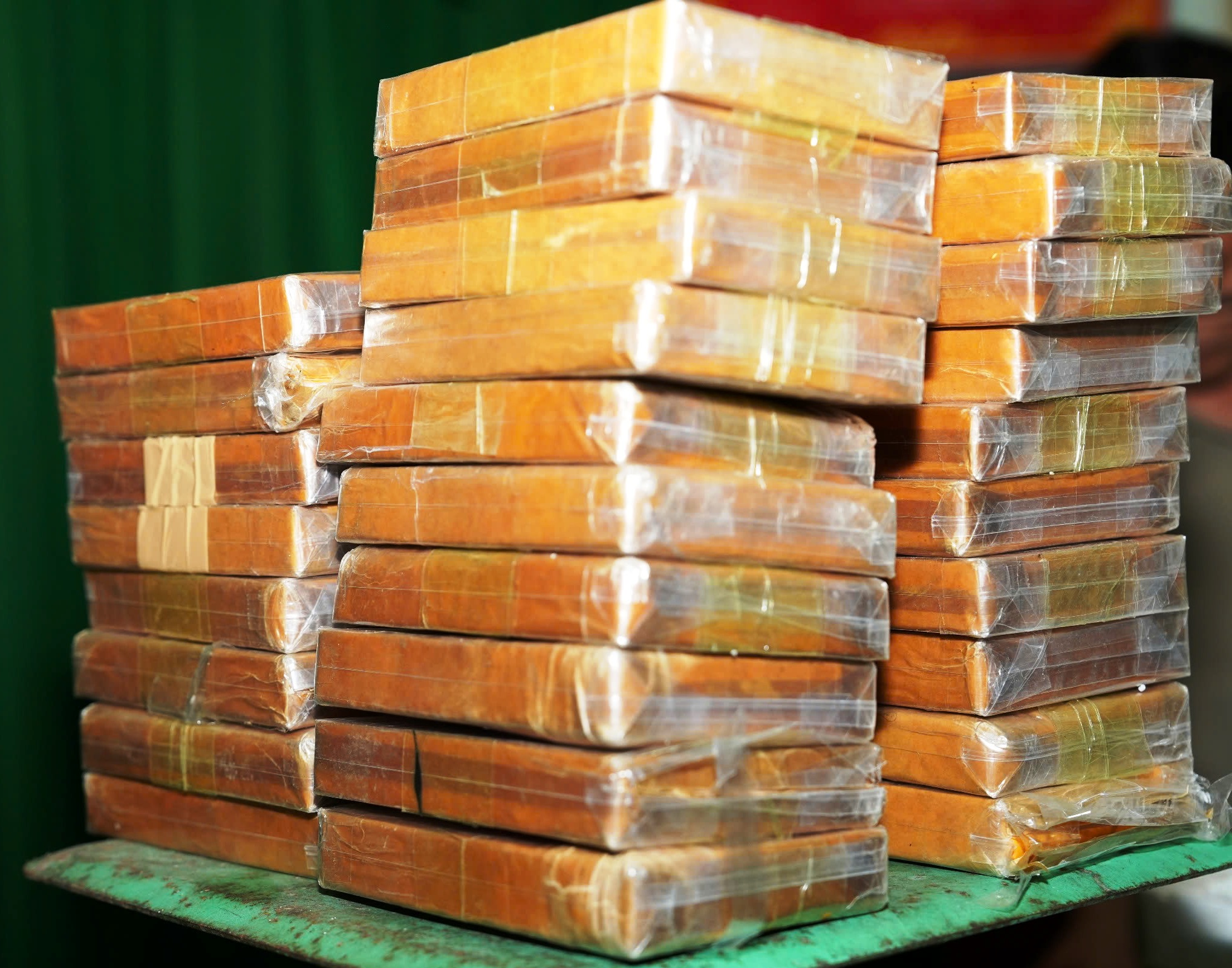 Biên phòng Quảng Nam chặn bắt, khởi tố vụ vận chuyển 38 bánh ma túy từ Lào- Ảnh 3. Biên phòng Quảng Nam chặn bắt, khởi tố vụ vận chuyển 38 bánh ma túy từ Lào- Ảnh 3.