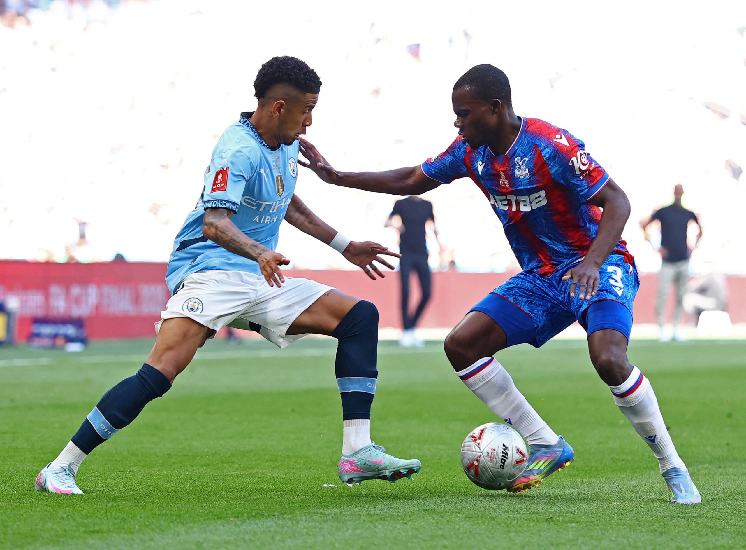 Man City 'dính bẫy' Crystal Palace, ngậm ngùi thua chung kết Cúp FA: Trắng  tay cả mùa!