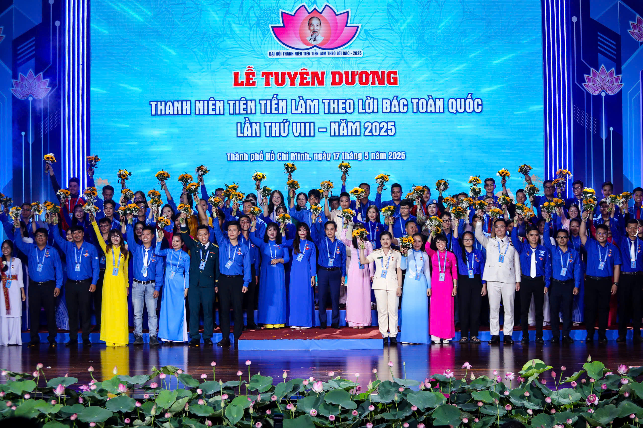 Ông Nguyễn Trọng Nghĩa xúc động, tự hào về thanh niên tiên tiến làm theo lời Bác - Ảnh 5.