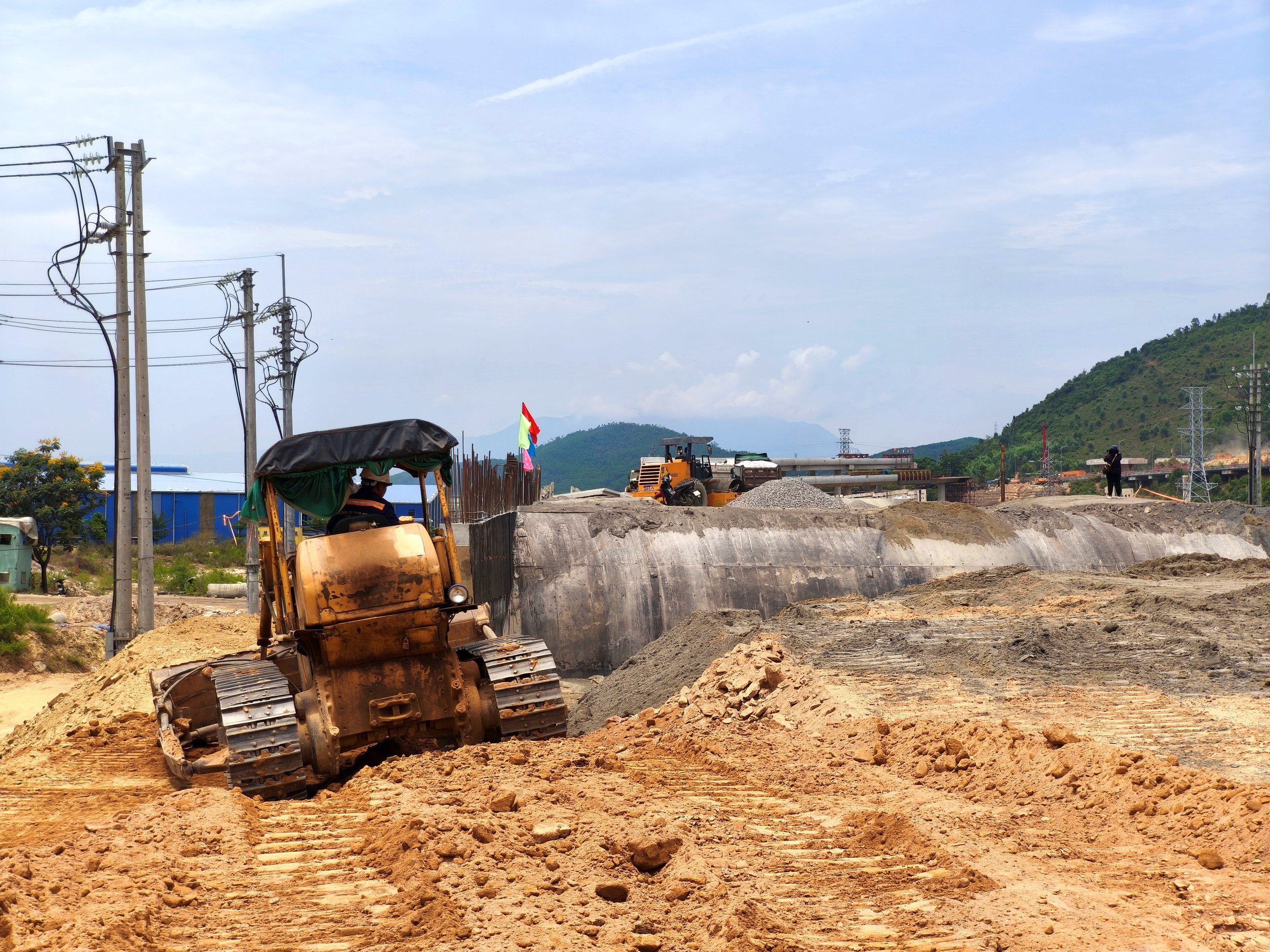 Những siêu dự án gắn liền Khu thương mại tự do Đà Nẵng hối hả về đích - Ảnh 1.
