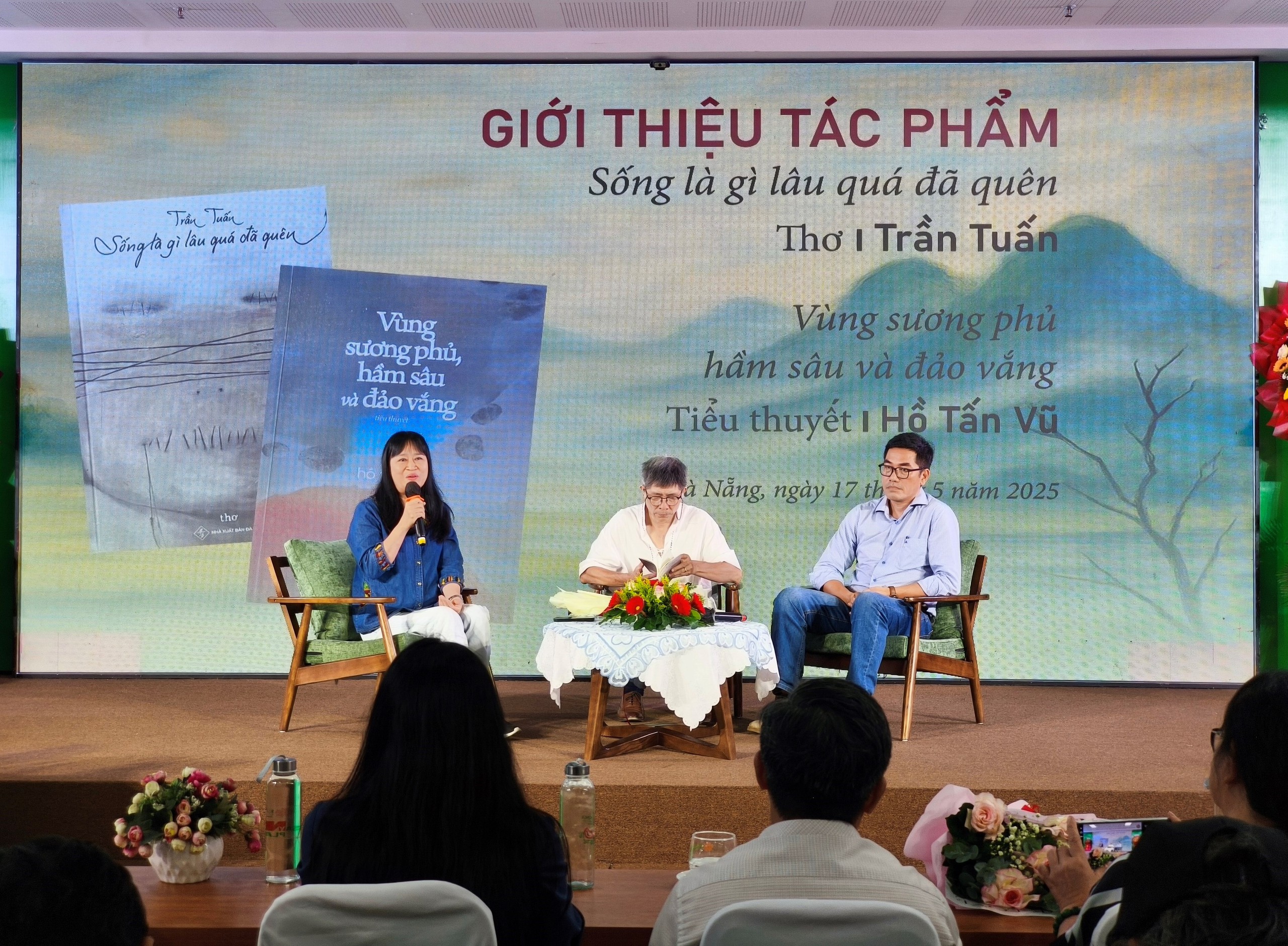 Ra mắt tập thơ và tiểu thuyết của hai nhà báo do NXB Đà Nẵng ấn hành- Ảnh 3. Ra mắt tập thơ và tiểu thuyết của hai nhà báo do NXB Đà Nẵng ấn hành- Ảnh 3.