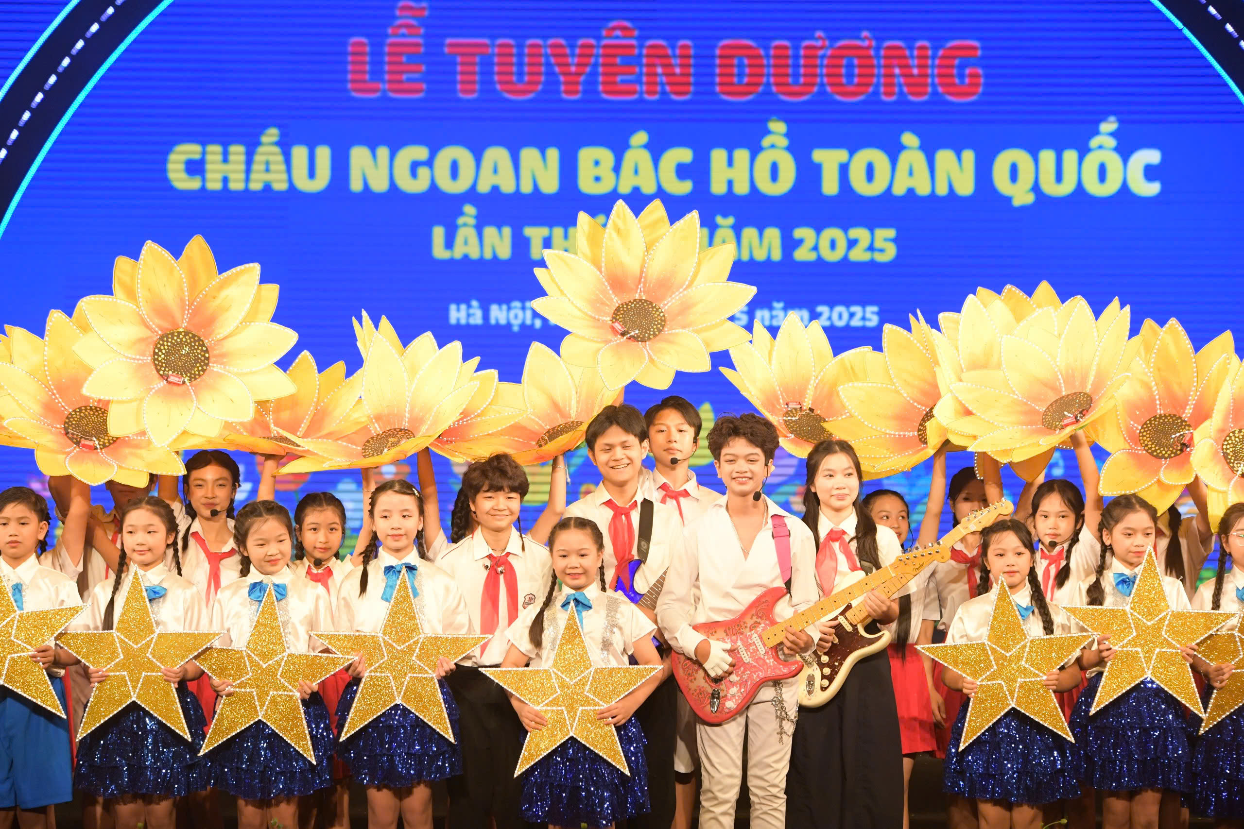 Ca sĩ nhí gây ấn tượng tại Đại hội Cháu ngoan Bác Hồ - Ảnh 3.