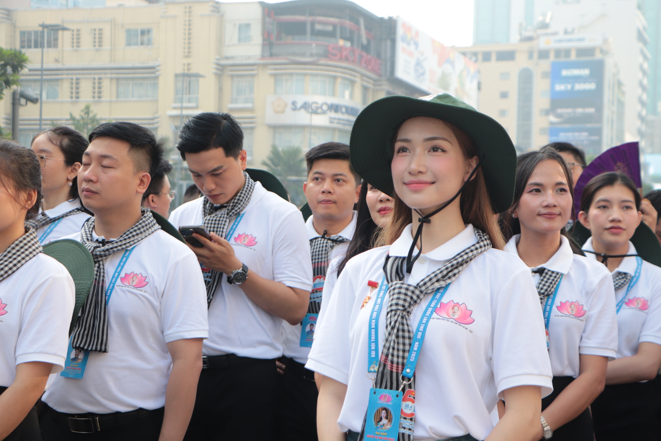 444 đại biểu ưu tú nhận huy hiệu thanh niên tiên tiến làm theo lời Bác 2025- Ảnh 2. 444 đại biểu ưu tú nhận huy hiệu thanh niên tiên tiến làm theo lời Bác 2025- Ảnh 2.