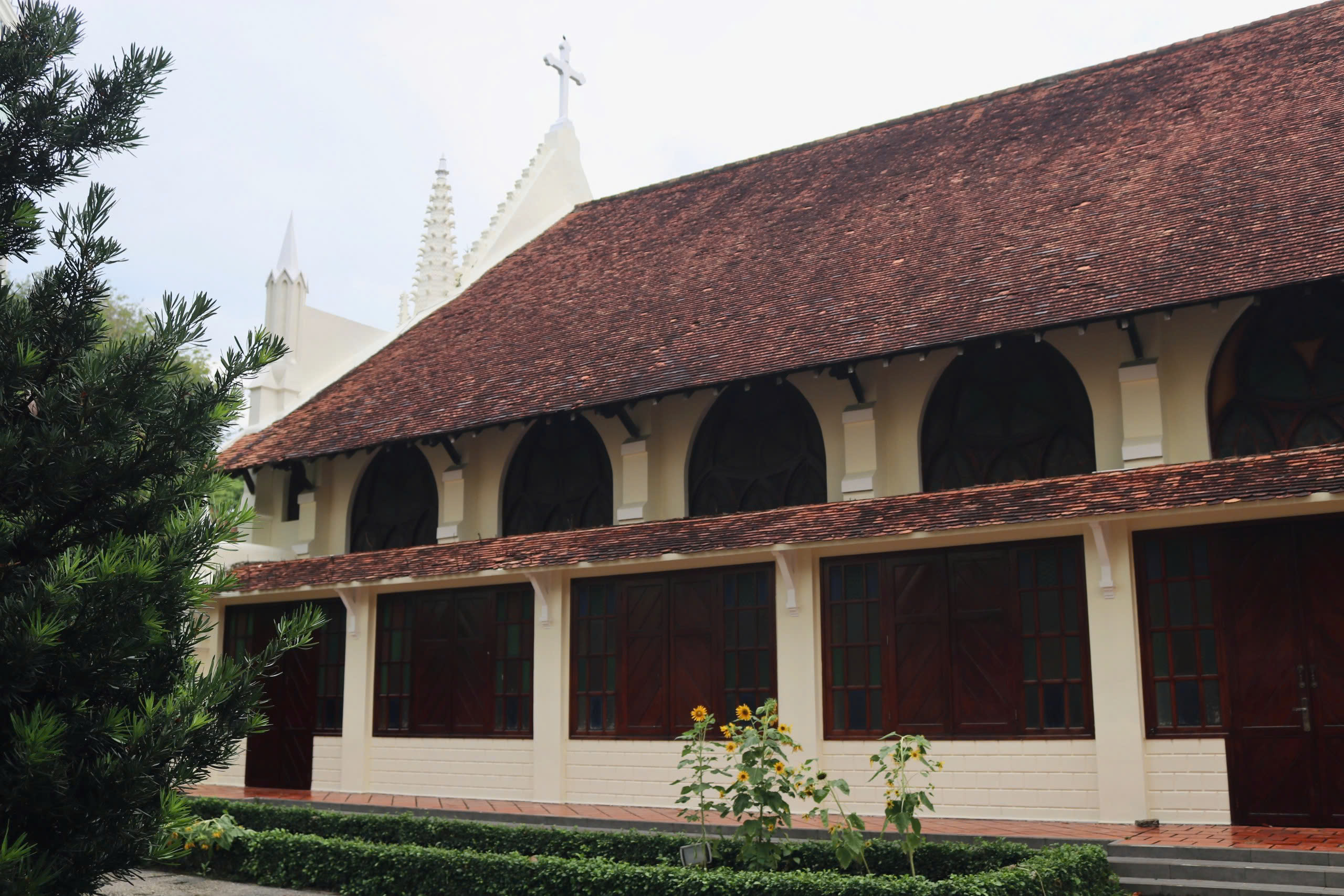 Nhà nguyện Công giáo 158 tuổi ở TP.HCM: Nơi lưu giữ phần mộ 3 giám mục- Ảnh 5. Nhà nguyện Công giáo 158 tuổi ở TP.HCM: Nơi lưu giữ phần mộ 3 giám mục- Ảnh 5.