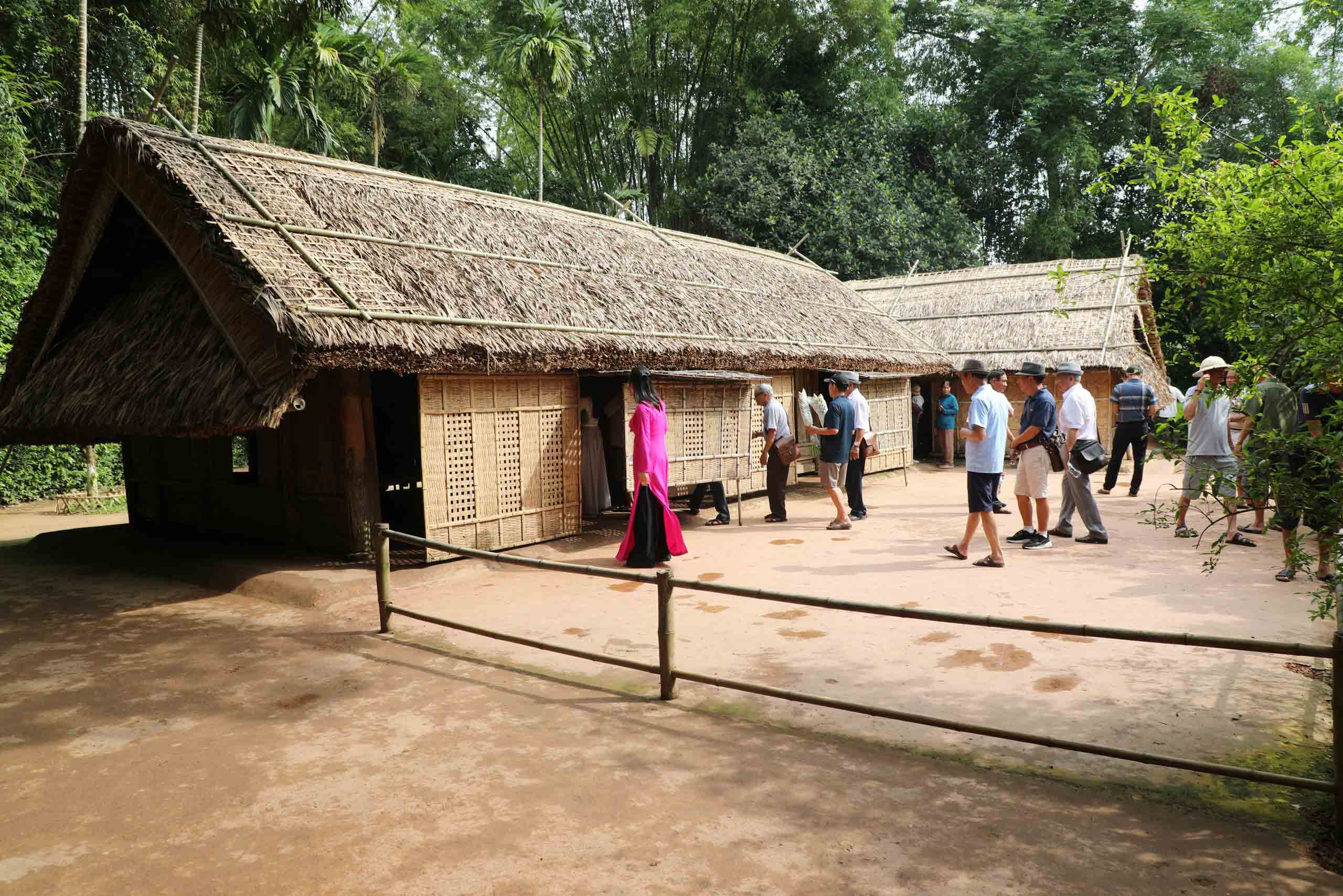 호치민 주석의 소소한 이야기에서 배우는 교훈 - 사진 1. Học Bác từ những câu chuyện nhỏ- Ảnh 1.