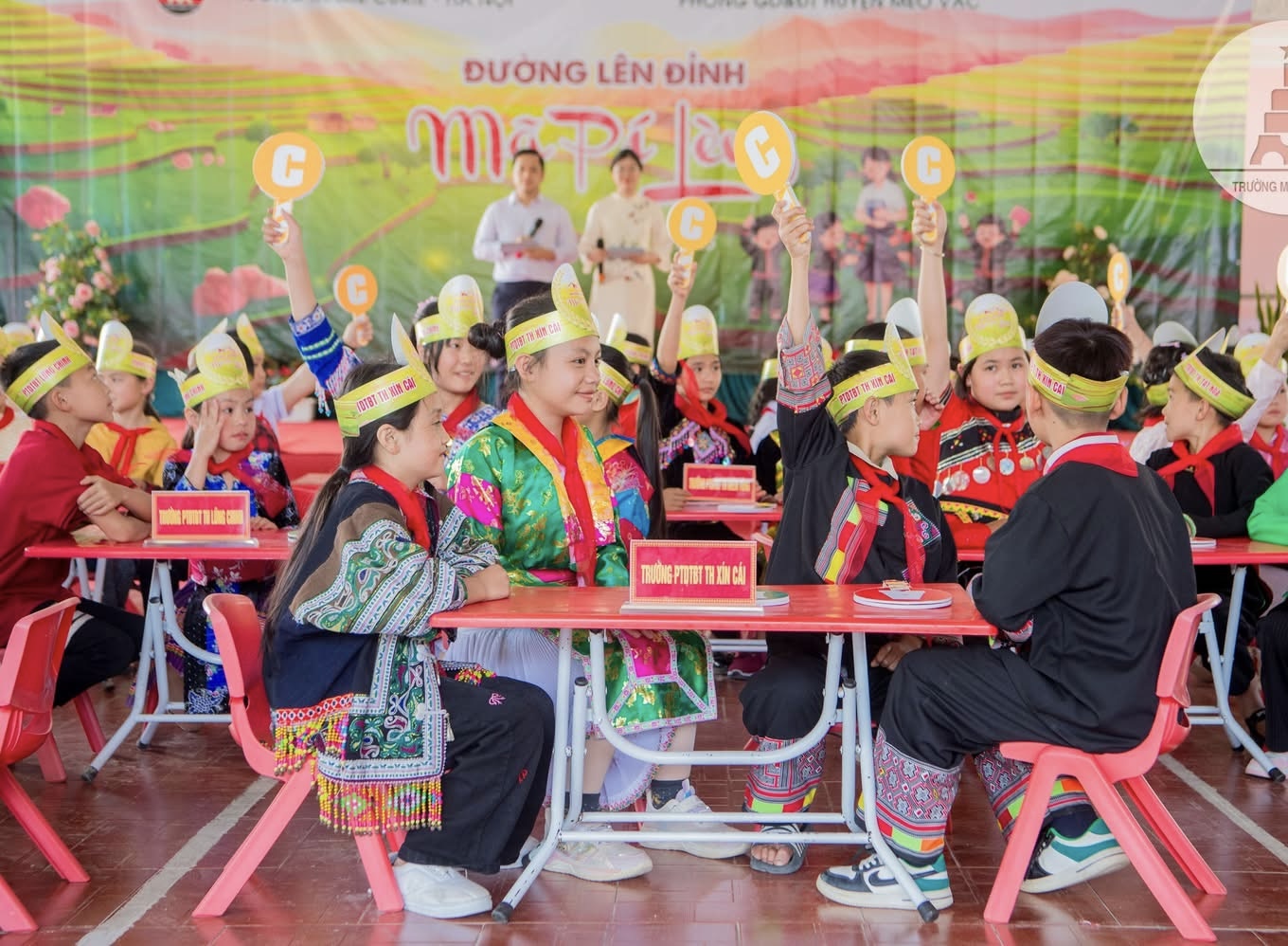 Dạy tiếng Anh cho học sinh Mèo Vạc: Một hành trình đặc biệt - Ảnh 2.