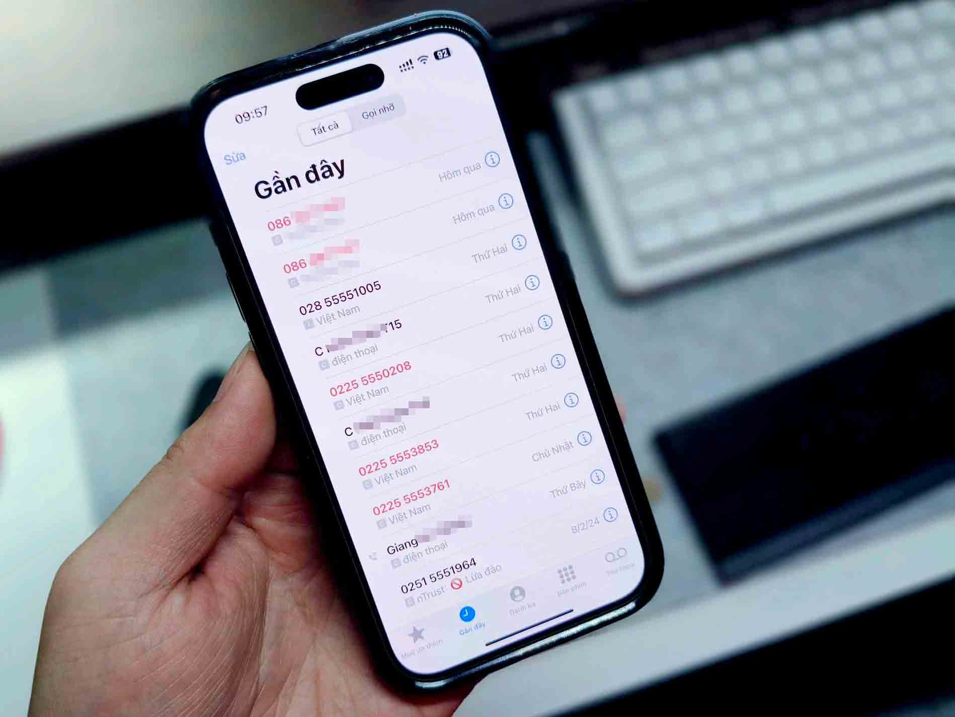 Vì sao SIM rác, tài khoản không chính chủ vẫn tràn lan?
- Ảnh 2. Vì sao SIM rác, tài khoản không chính chủ vẫn tràn lan?
- Ảnh 2.