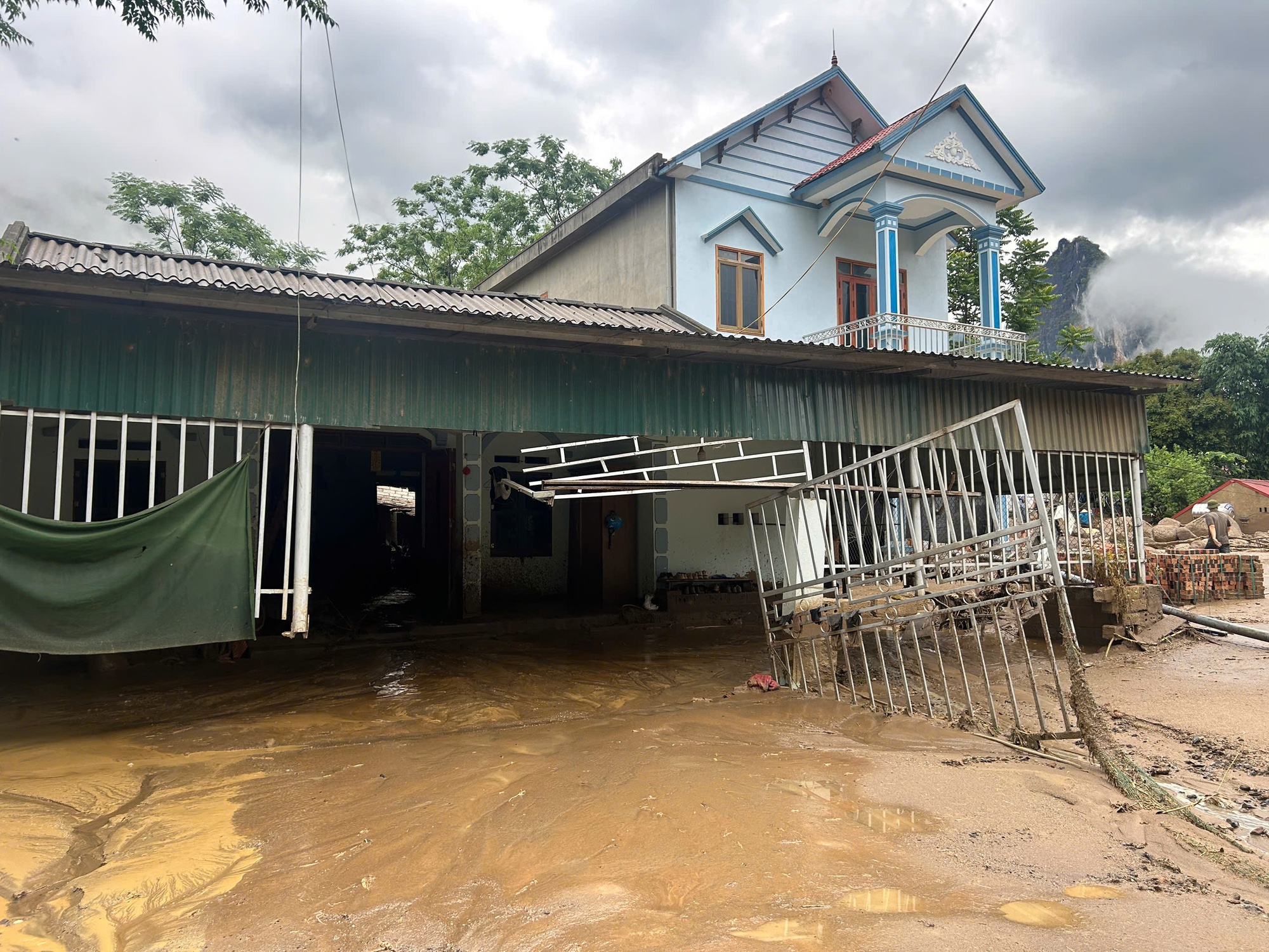 Hiện trường vụ lũ quét công phá ở Bắc Kạn làm 3 người chết- Ảnh 6. Hiện trường vụ lũ quét công phá ở Bắc Kạn làm 3 người chết- Ảnh 6.
