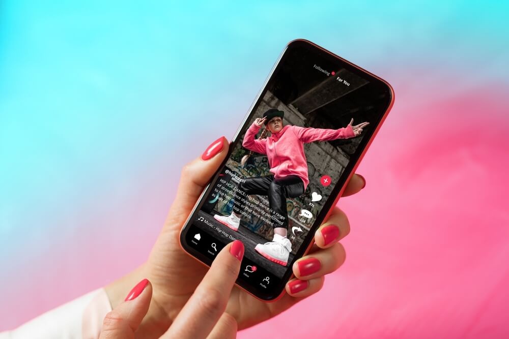 TikTok ra mắt tính năng AI Alive biến ảnh tĩnh thành video sống động - Ảnh 1. TikTok ra mắt tính năng AI Alive biến ảnh tĩnh thành video sống động - Ảnh 1.