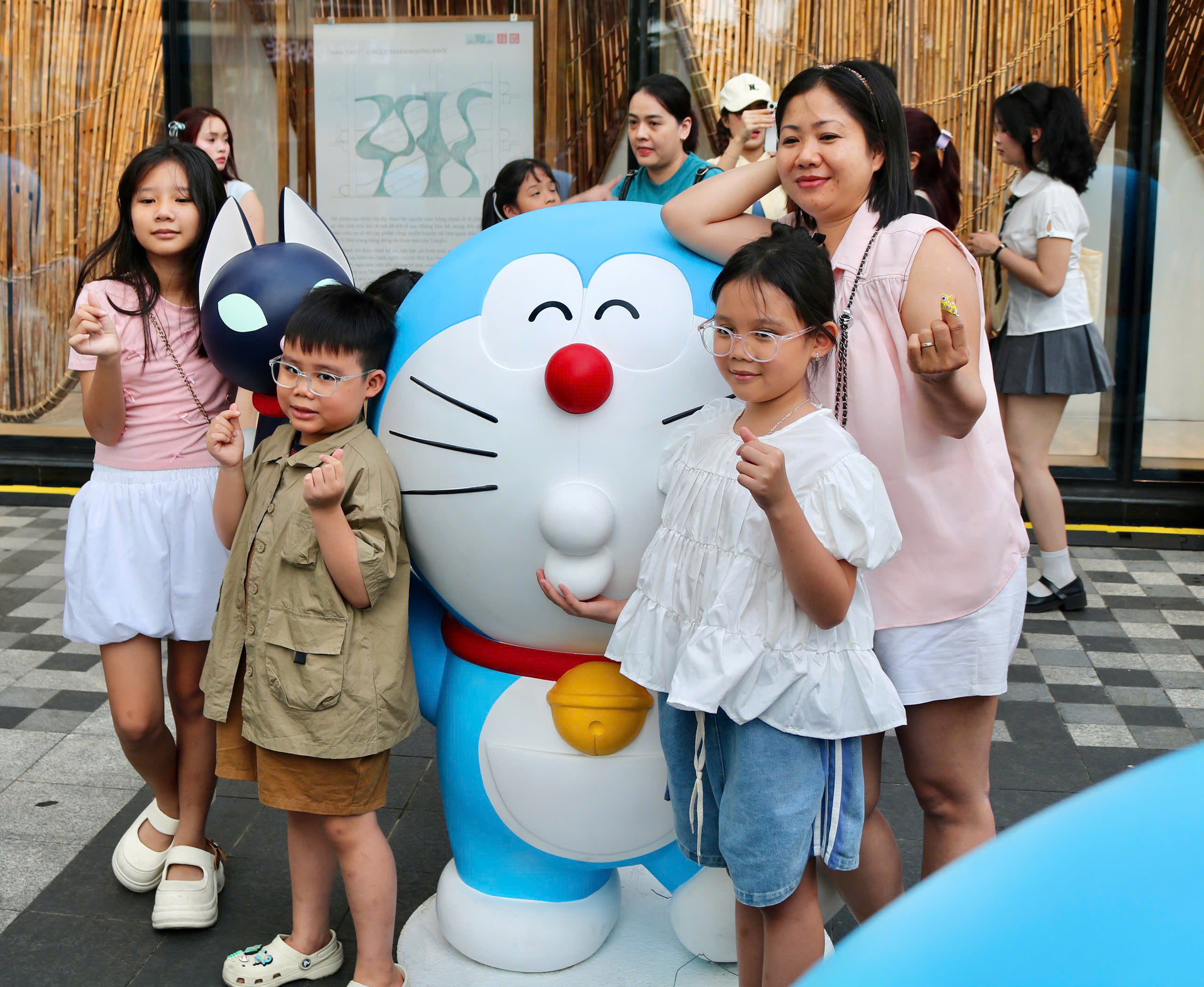 Rất đông người đến nơi này để check-in với mèo máy Doraemon ngoài đời thật - Ảnh 10.